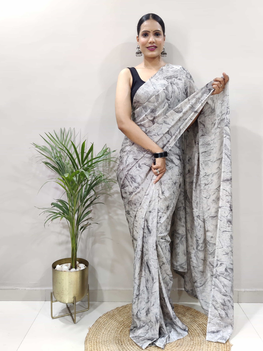 

V3 FASHION STUDIO Floral Ready to Wear Jamdani Saree, Grey