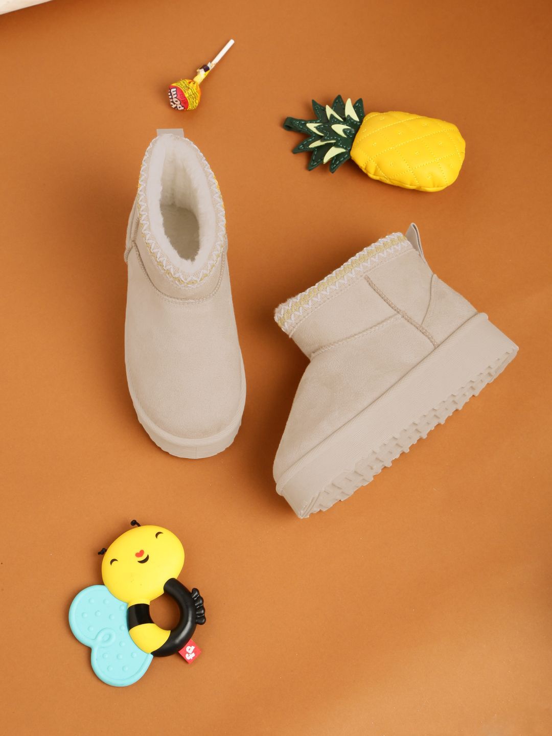 

Truffle Collection KIds Solid Flatform Winter Boots, Beige