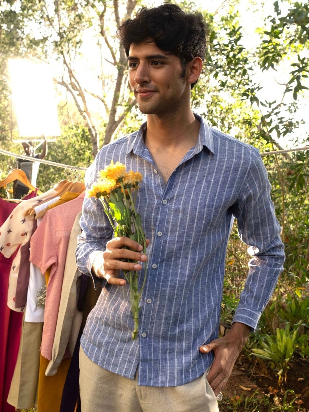 

Creatures of Habit Men Linen Pocketless Shirt, Blue