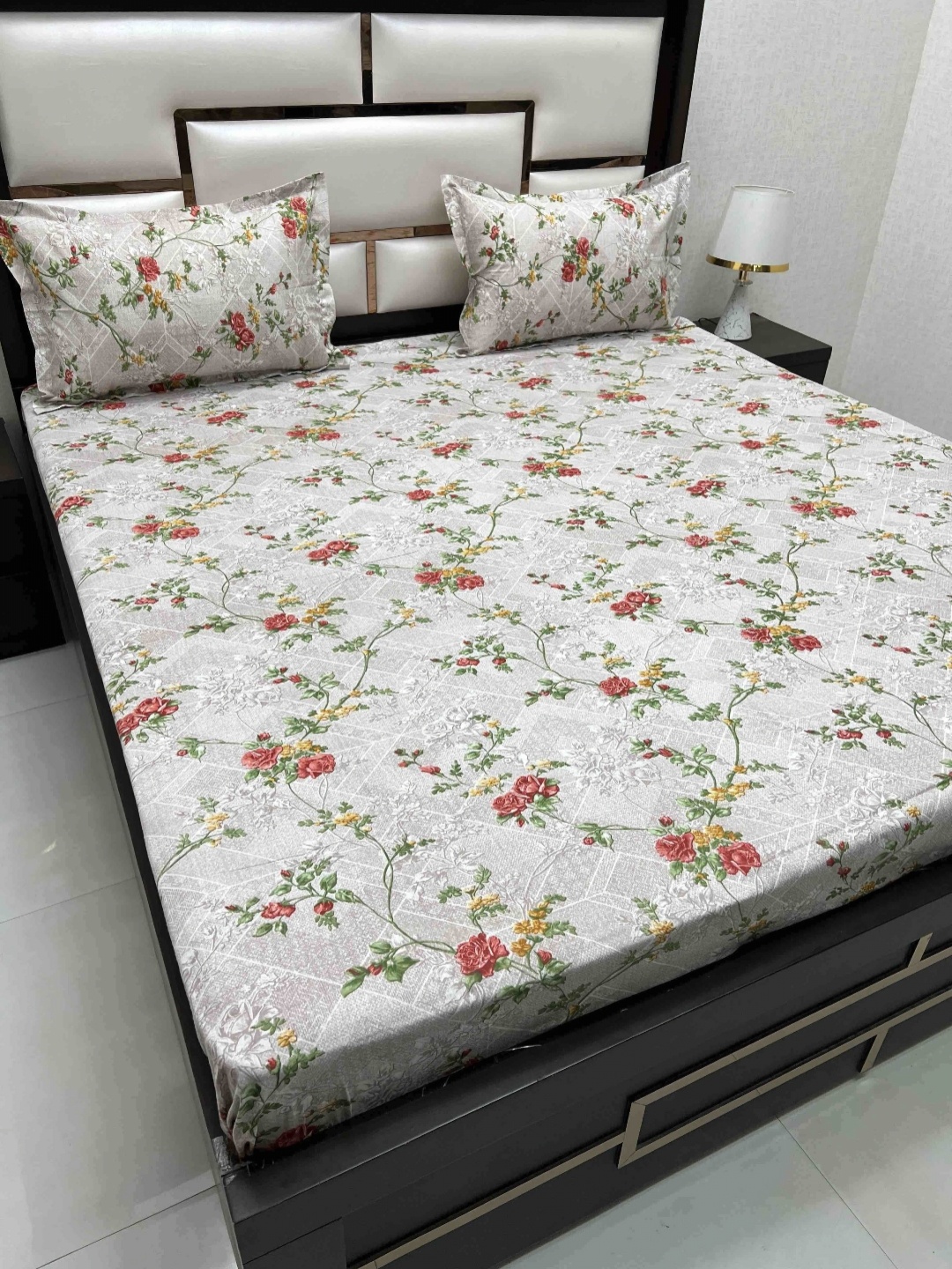 

Pure Decor Velar Grey Floral Pure Cotton 250 TC Super King Bedsheet Set-2.73 m x 3.06 m