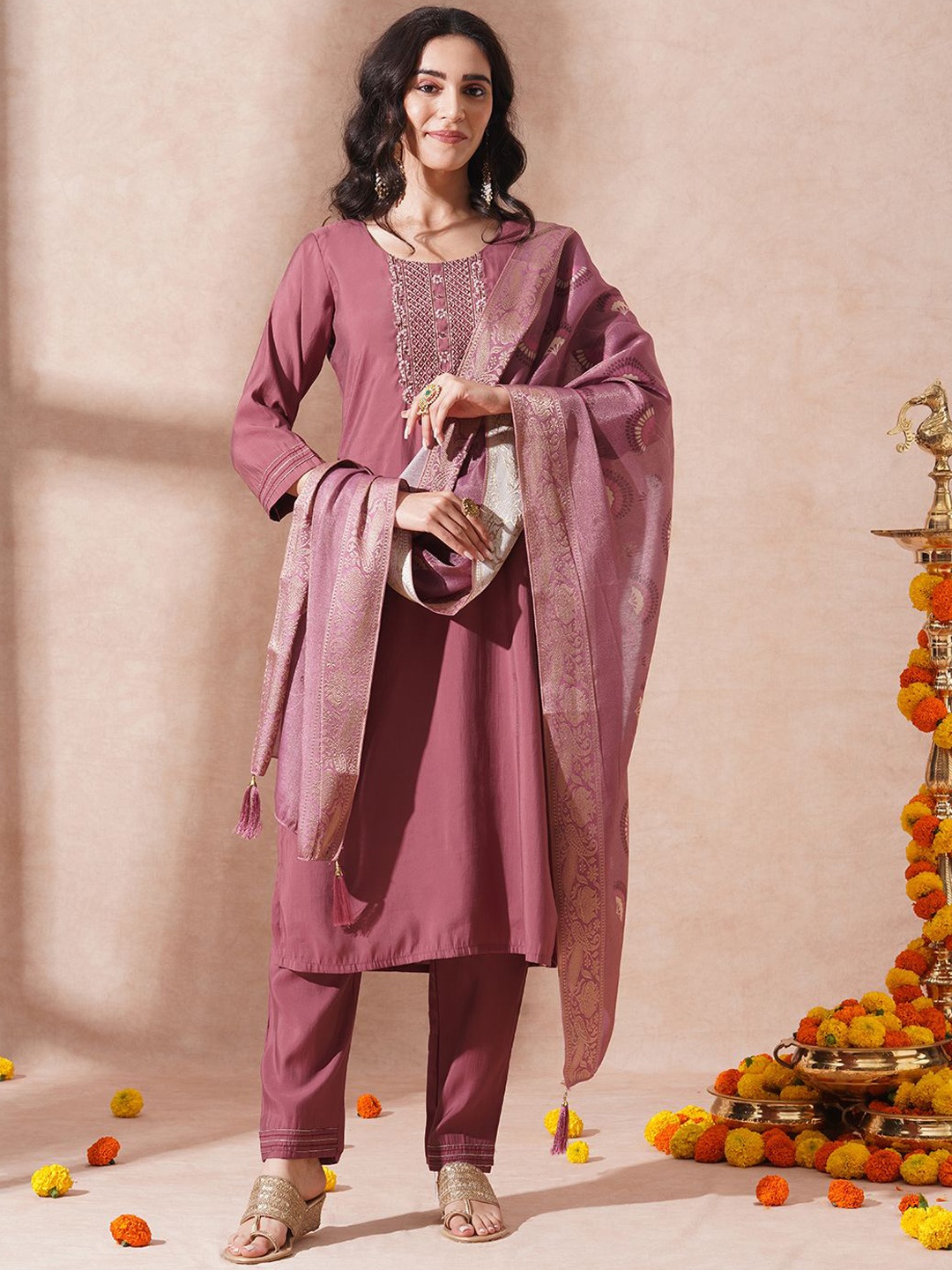 

FASHOR Floral Yoke Design Beads & Stones Kurta with Trousers & Dupatta, Mauve