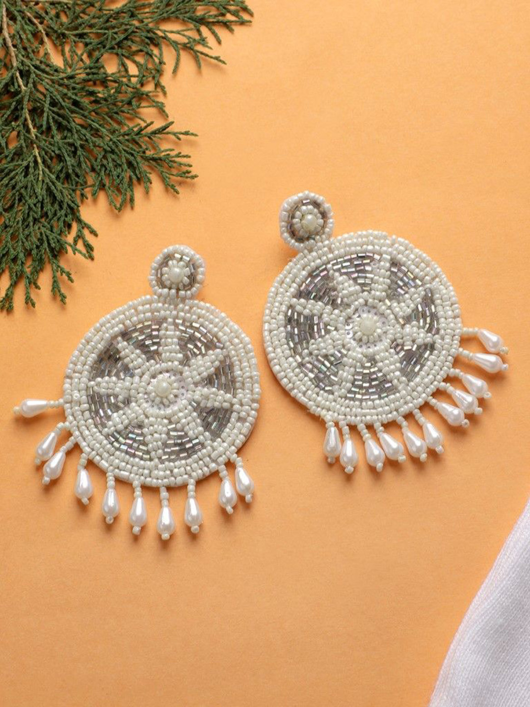 

CARDINAL Contemporary Drop Earrings, White