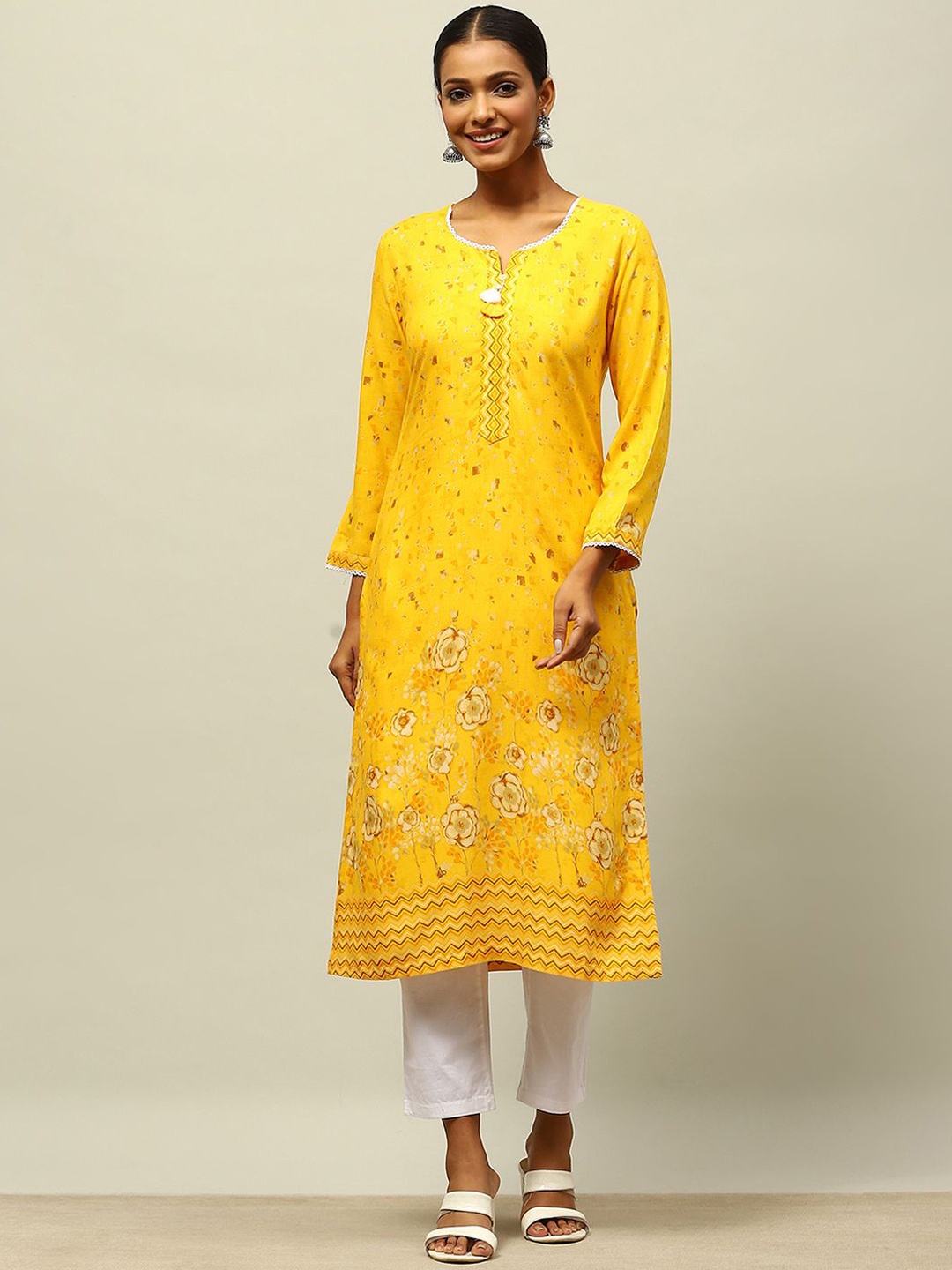 

Rangriti Abstract Printed Lace Detail V-Neck Straight Kurta, Yellow