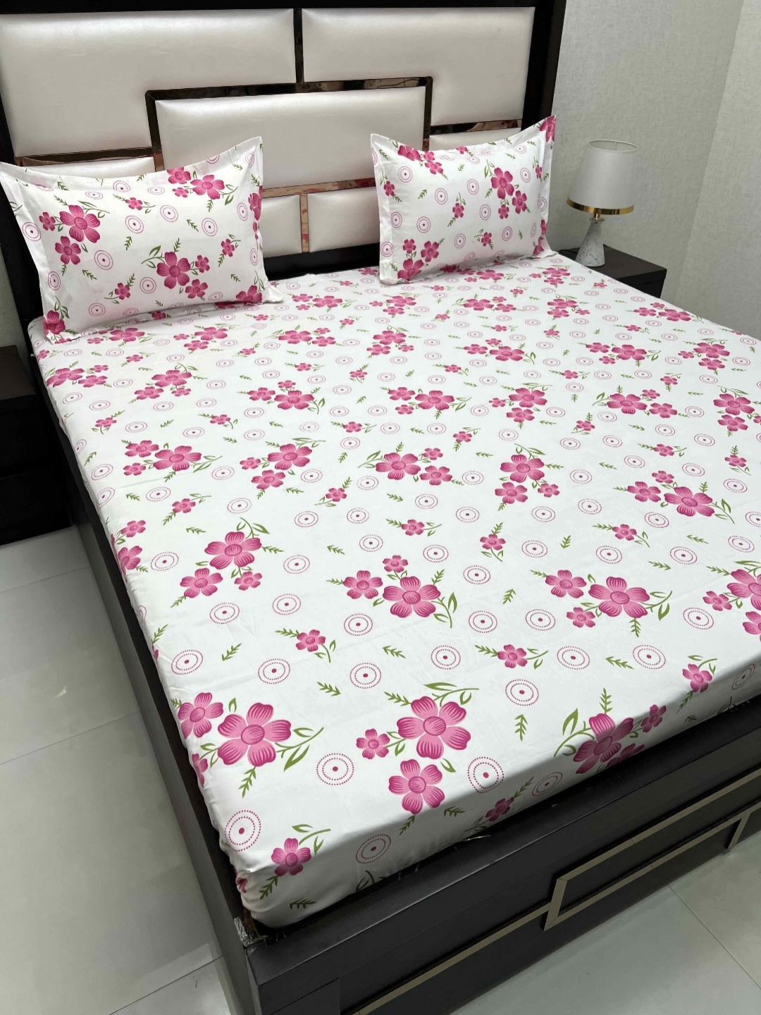 

Pure Decor Queen Size Double Bedsheet With 2 Pillow Covers 2.28m X 2.54m, Pink