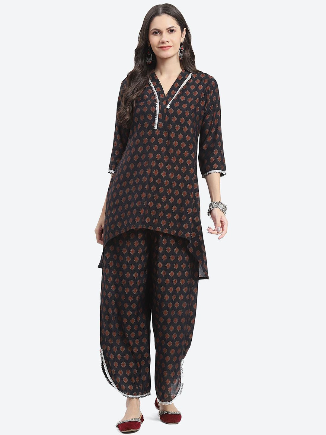 

Kurti's by Menka Floral Printed Mandarin Collar Tunic With Trouser, Black