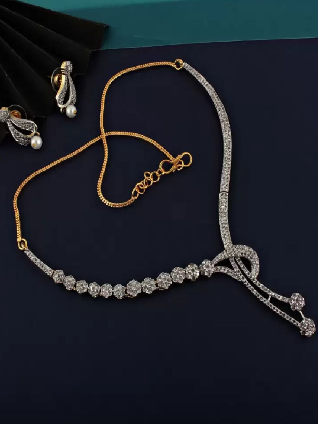 

SUNHARI AD Stone-Studded Jewellery Set, Gold