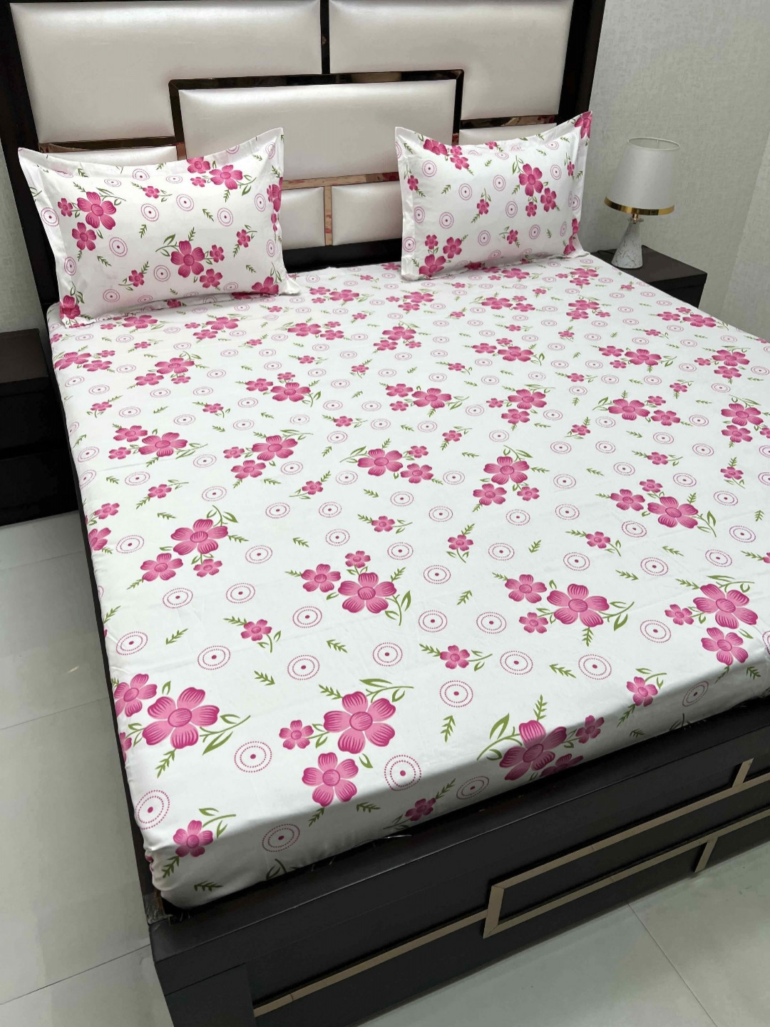 

Pure Decor Queen Size Double Bedsheet With 2 Pillow Covers 2.28m X 2.54m, White