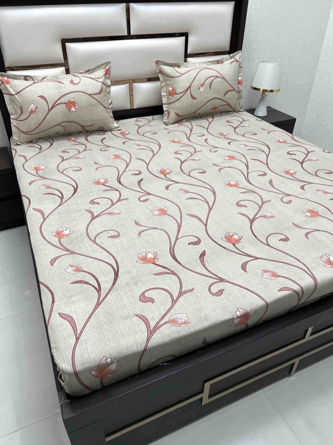 

Pure Decor Velar Grey Floral Pure Cotton 220 TC Super King Bedsheet Set-2.74 m x 3.05 m