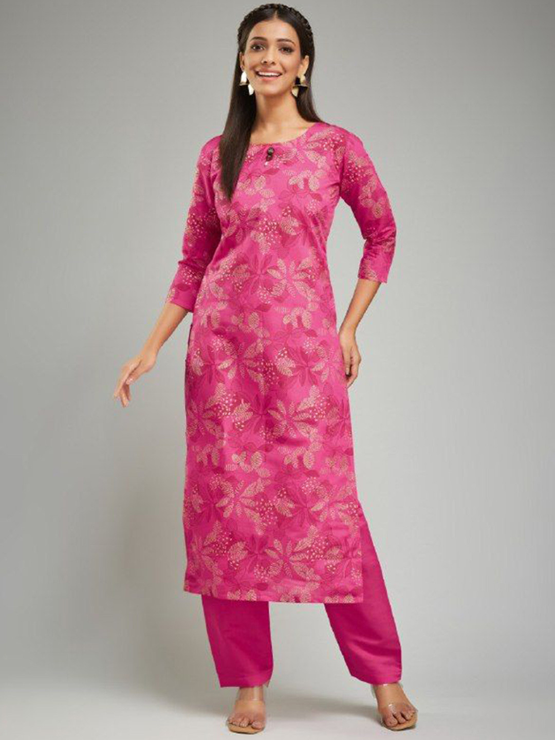 

Aika Floral Printed Round Neck Chanderi Silk Straight Kurta With Trousers, Pink