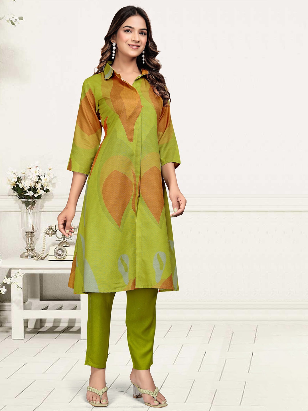 

Aika Abstract Printed Shirt CollarA-Line Kurta With Trousers, Olive