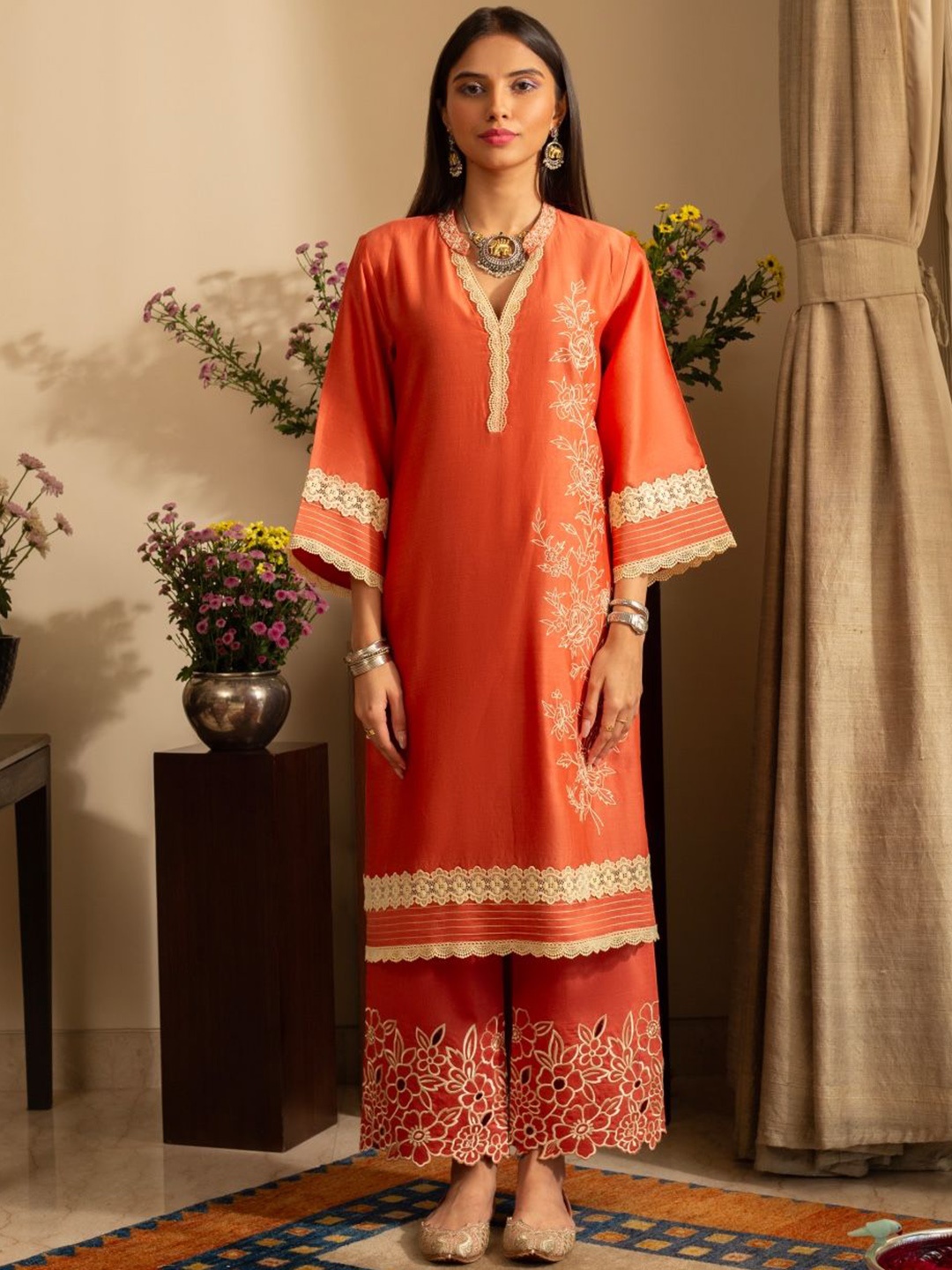 

HOUSE OF INARI Floral Printed Thread Work Chanderi Silk Straight Kurta With Palazzos, Orange