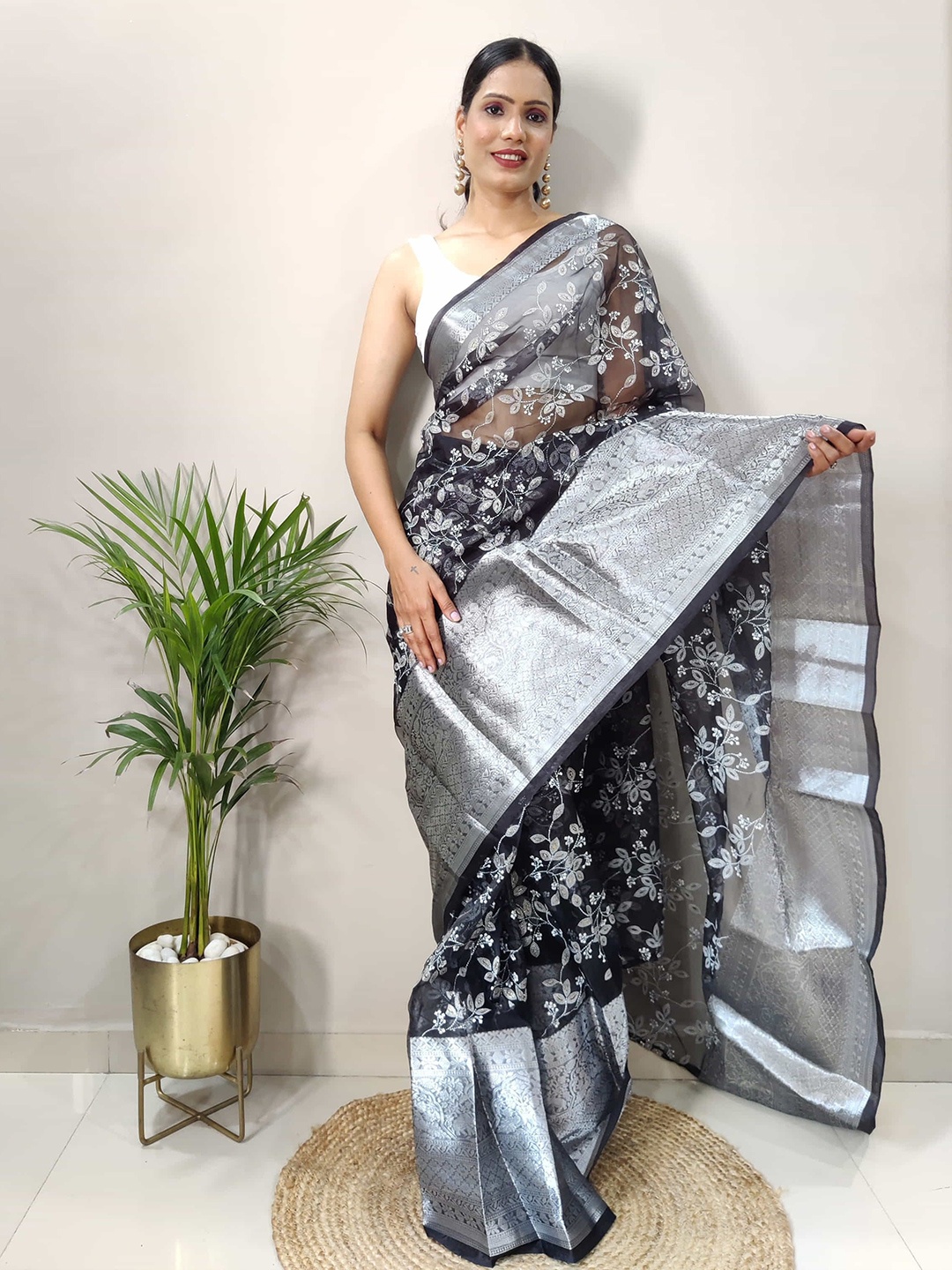 

V3 FASHION STUDIO Floral Zari Ready to Wear Jamdani Saree, Black