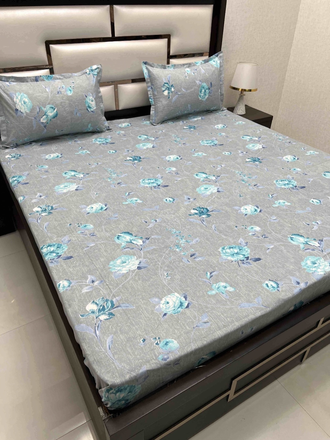 

Pure Decor Velar Blue Floral Pure Cotton 240 TC Super King Bedsheet Set-2.74 m x 3.06 m