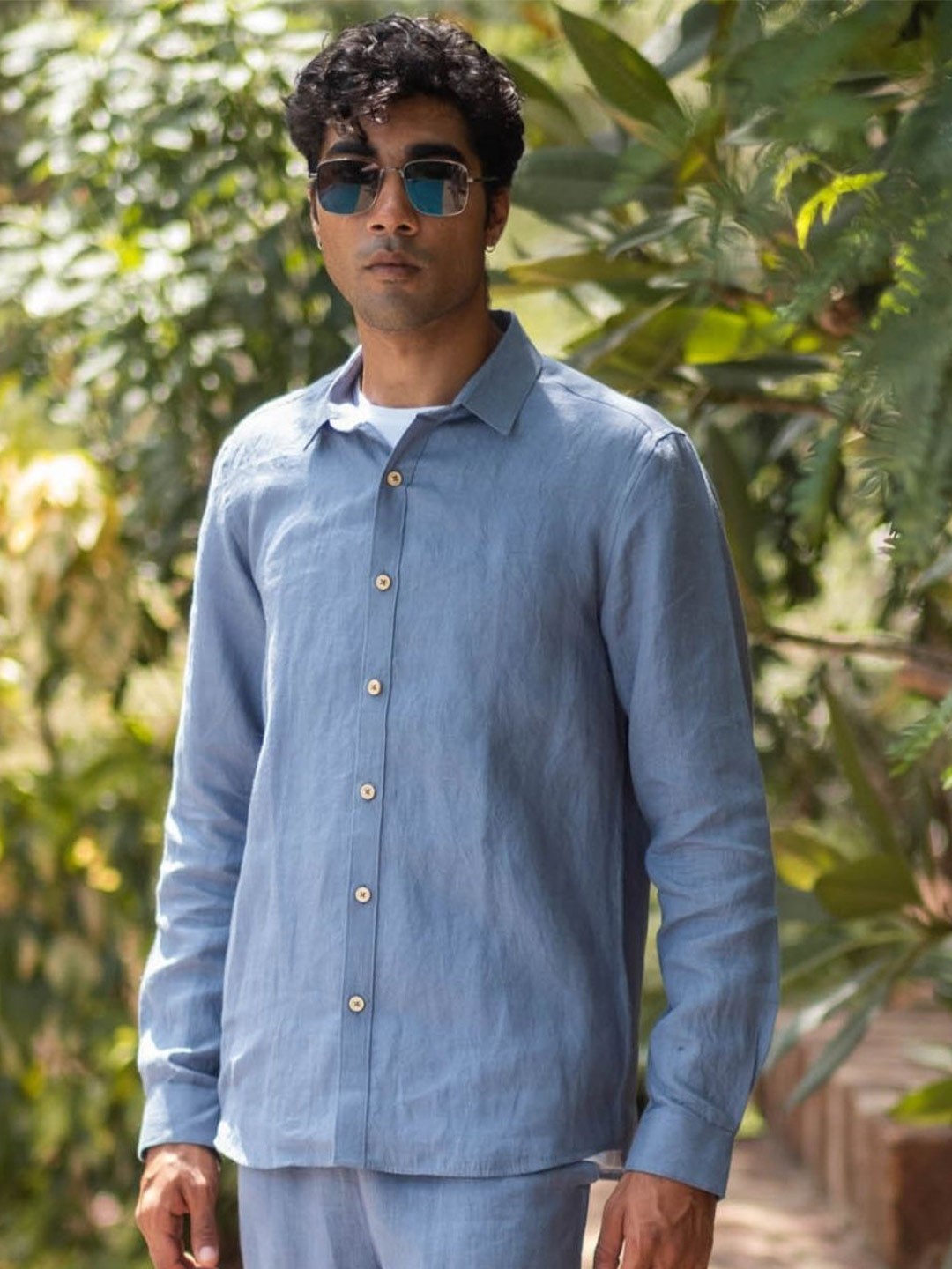 

Creatures of Habit Men Linen Pocketless Shirt, Blue