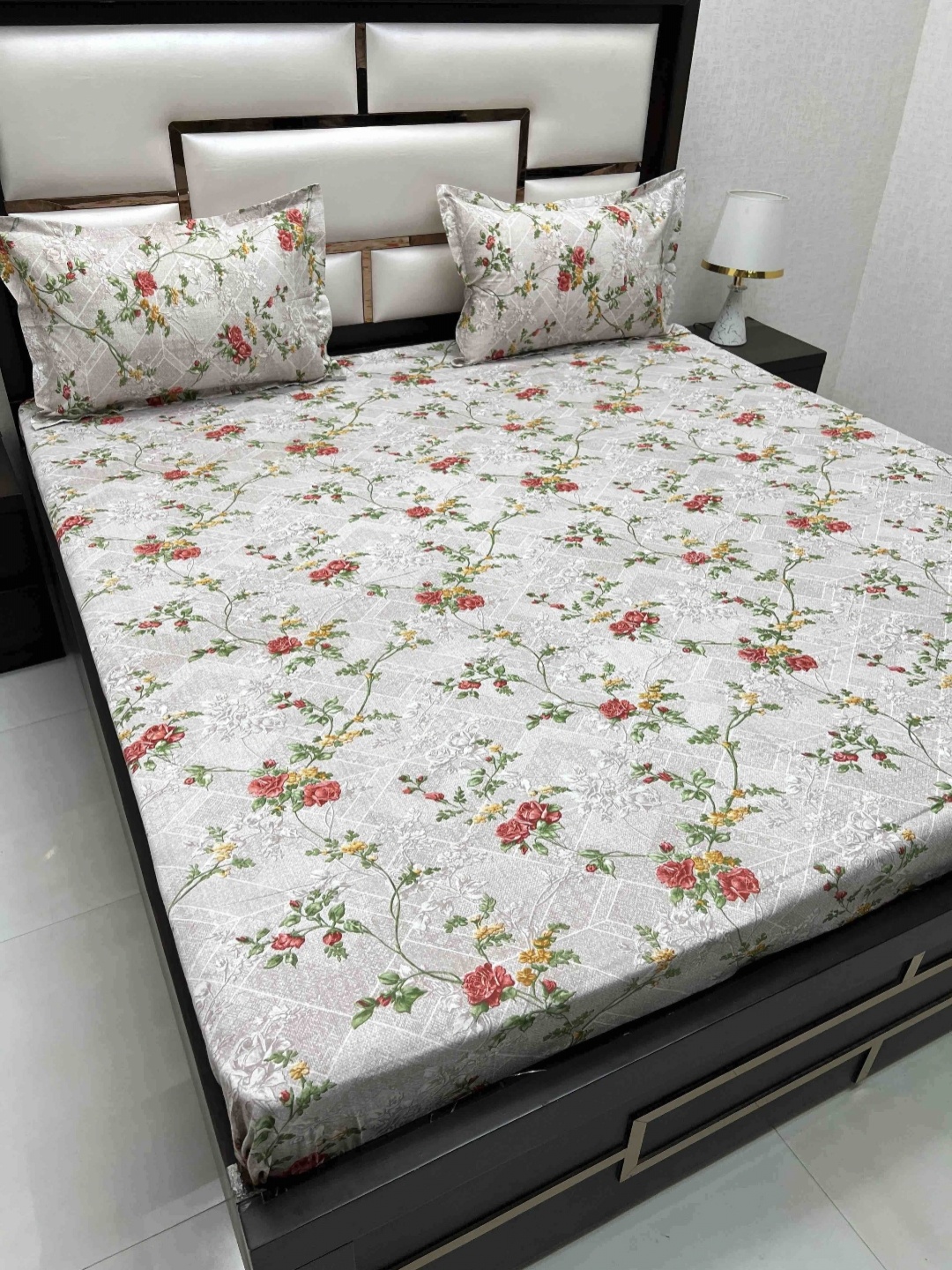 

Pure Decor Velar Grey Floral Pure Cotton 220 TC Super King Bedsheet Set-2.74 m x 3.05 m