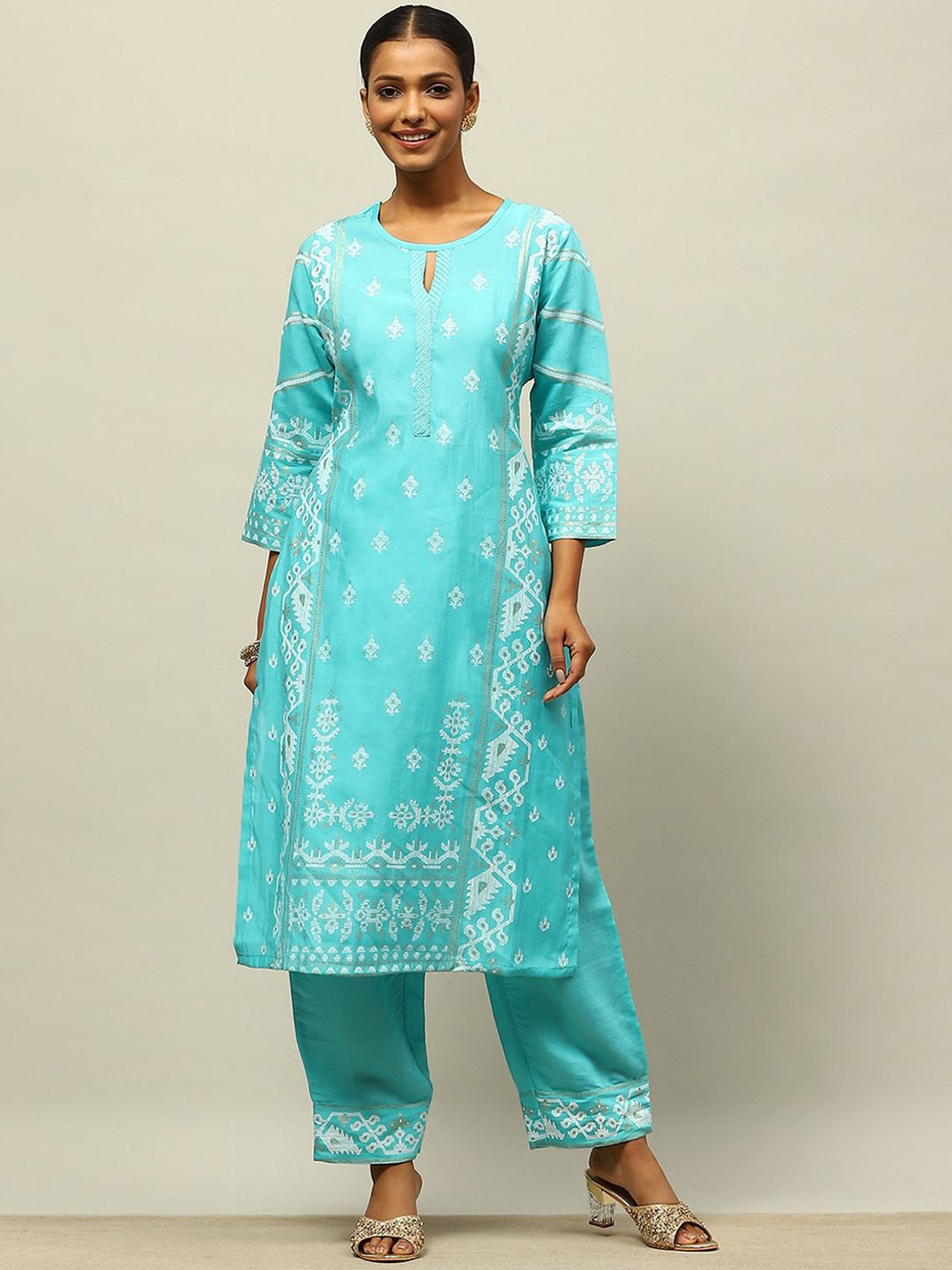 

Rangriti Ethnic Motifs Printed Keyhole Neck Three-Quarter Sleeves Straight Kurta, Blue