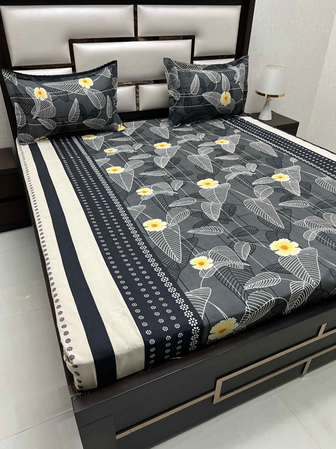 

Pure Decor Black & White Floral 220 TC Queen Bedsheet with 2 Pillow Covers