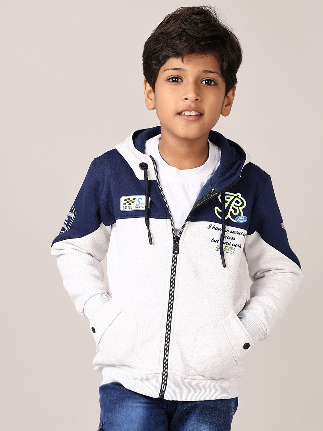 

V-Mart Boys Printed Sweatshirt, Grey