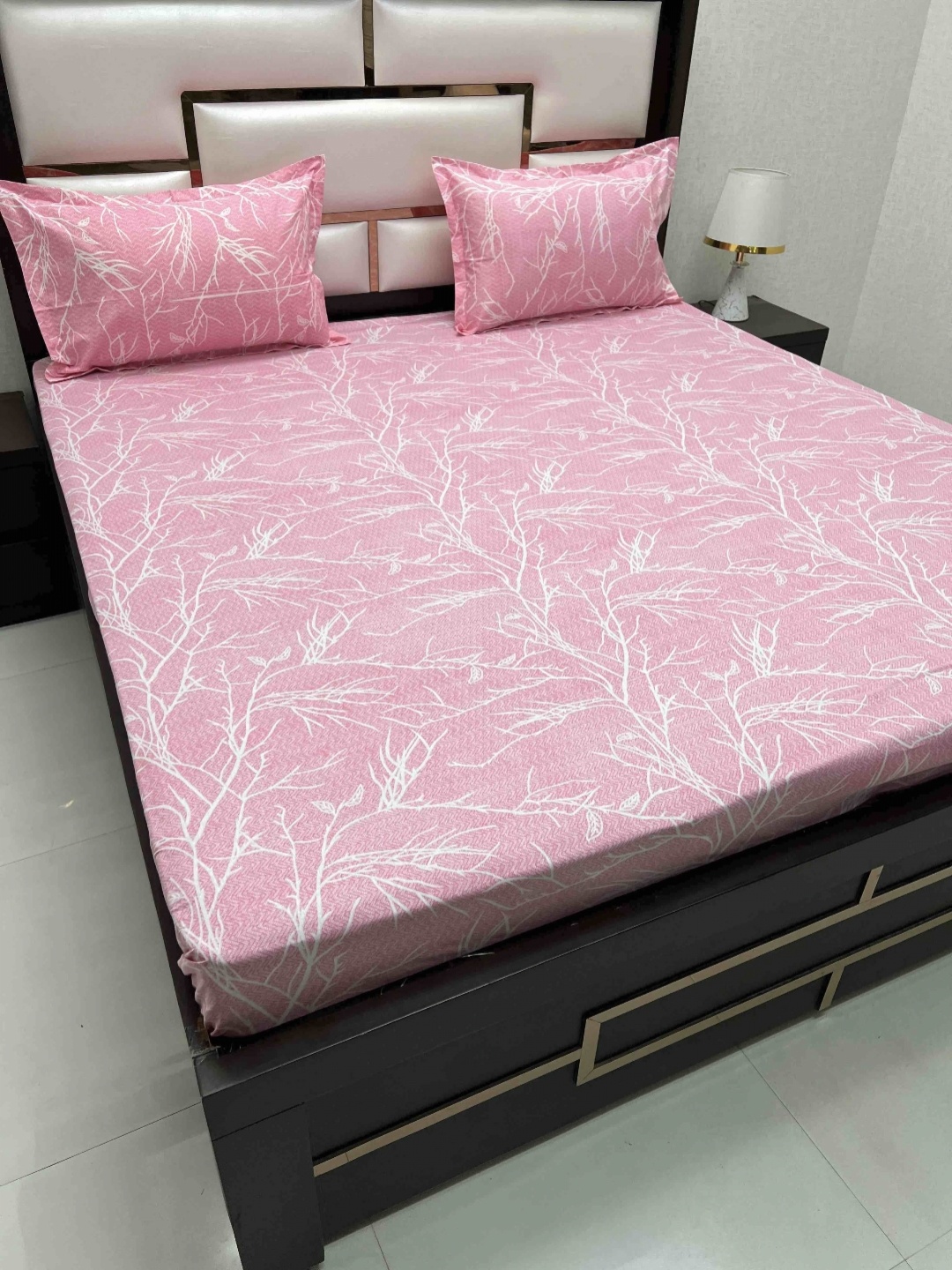 

Pure Decor Pink & White Floral Pure Cotton 250 TC King Bedsheet Set 2.73 m x 3.06 m