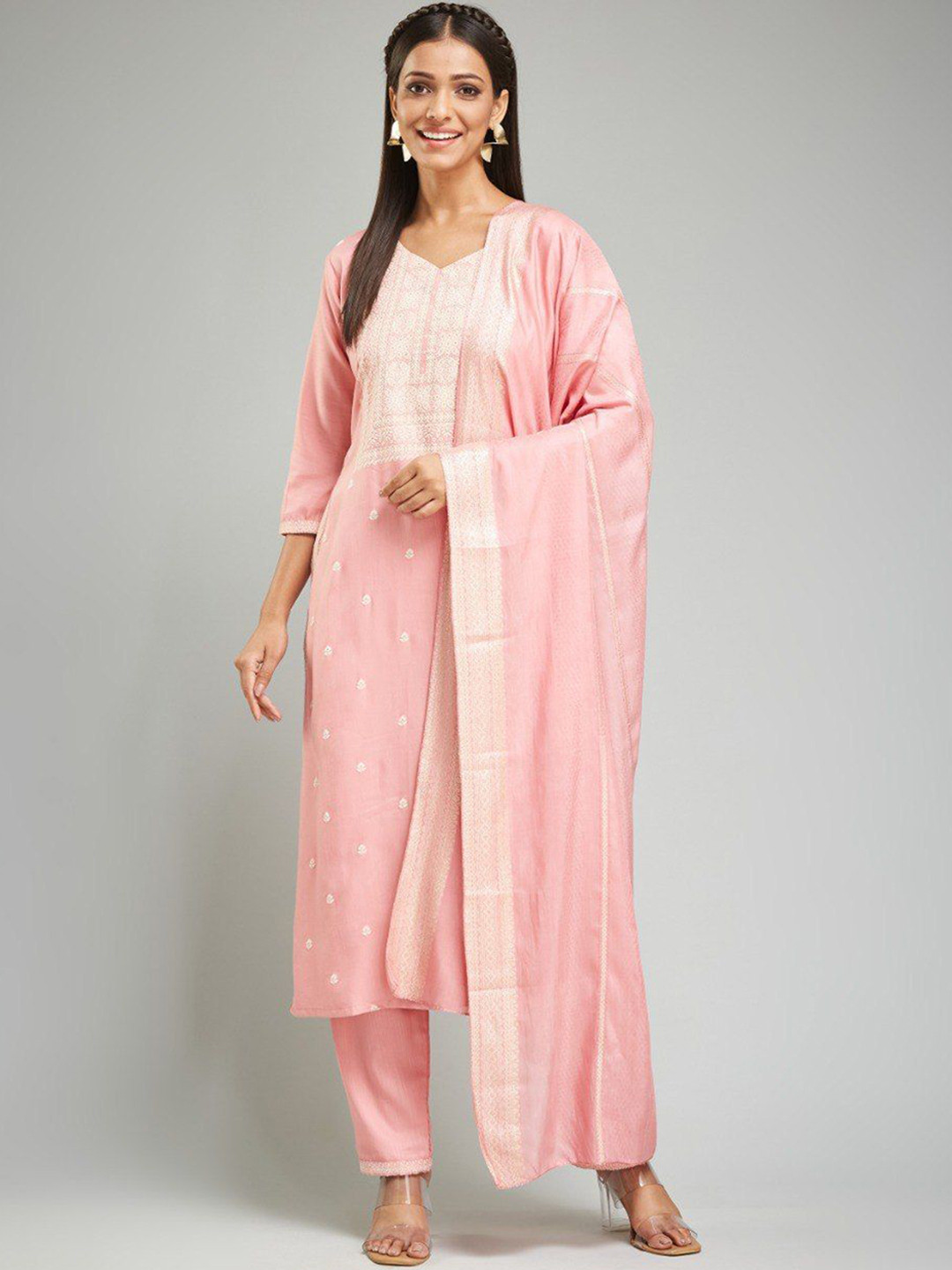 

Aika Floral Printed Sweetheart Neck Chanderi Silk Straight Kurta With Trousers & Dupatta, Peach