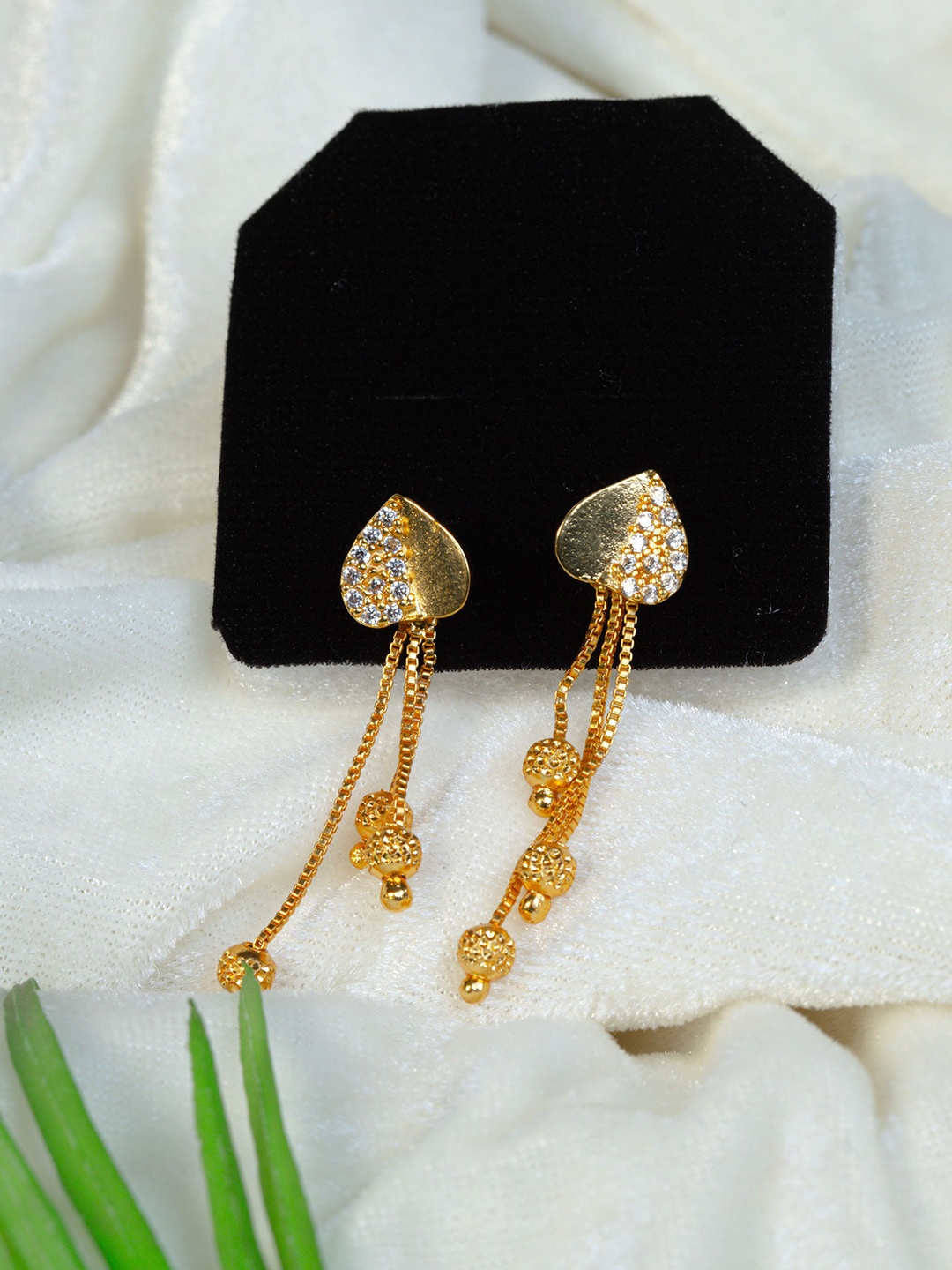

GOLD CASH Unisex Contemporary Earrings