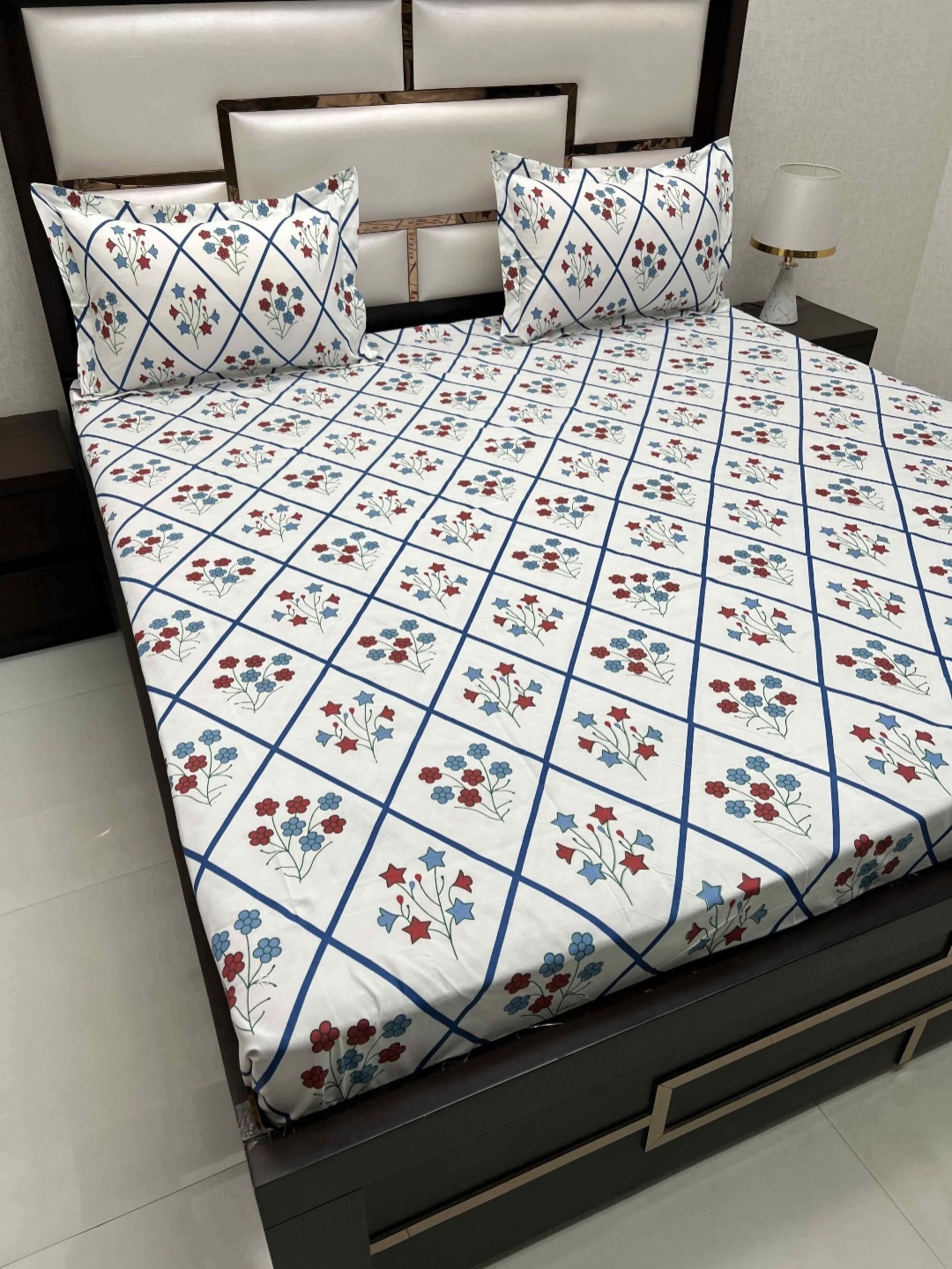 

Pure Decor Queen Size Double Bedsheet With 2 Pillow Covers 2.28m X 2.54m, White