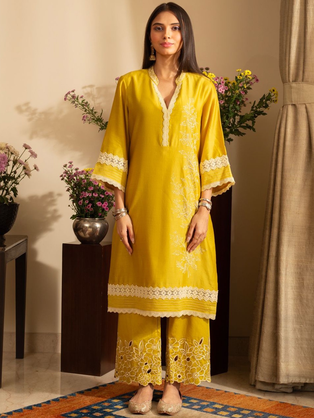 

HOUSE OF INARI Floral Printed Thread Work Chanderi Silk Straight Kurta With Palazzos, Lime green