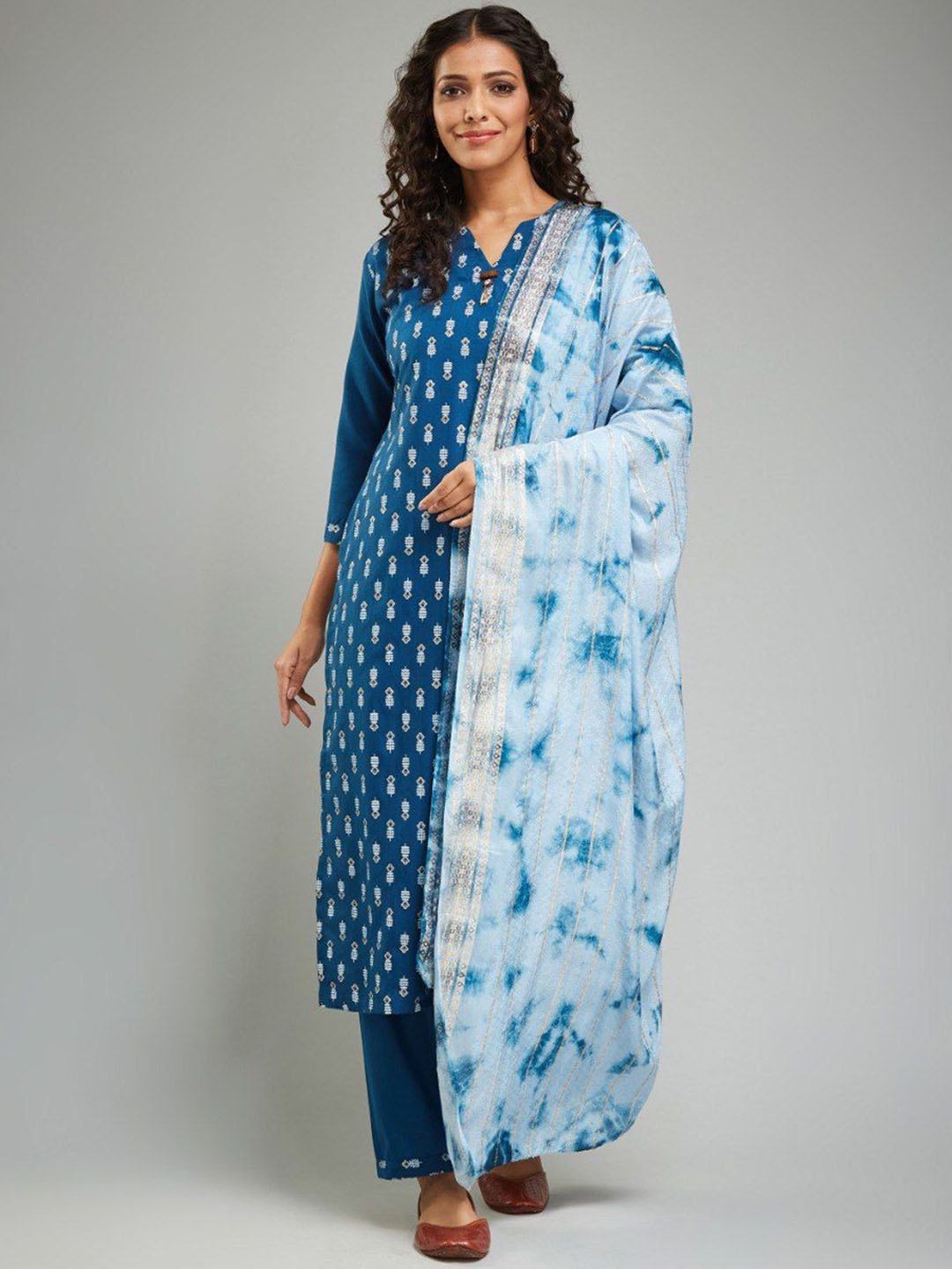 

JULEE Floral Printed Kurta With Trousers & Dupatta, Blue