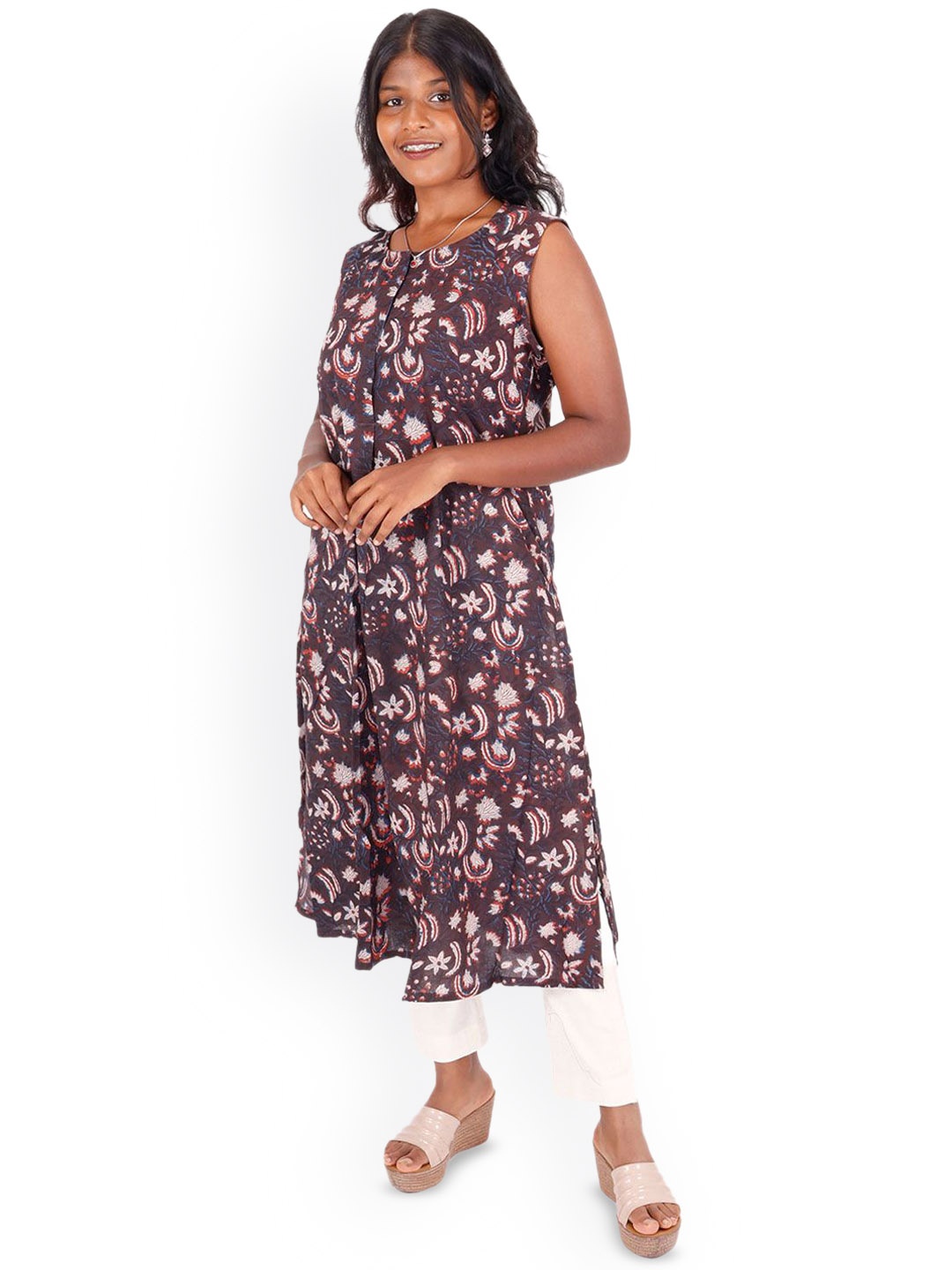 

Avishya Floral Printed Sleeveless Pure Cotton Straight Kurta, Brown