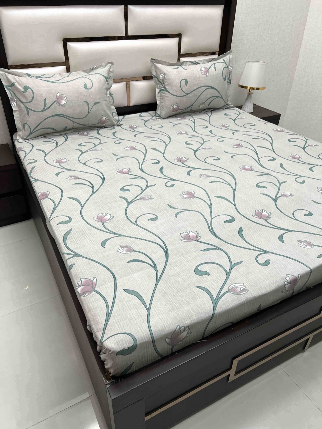 

Pure Decor Green & Grey Floral Pure Cotton 330 TC King Bedsheet Set 2.73 m x 3.05 m