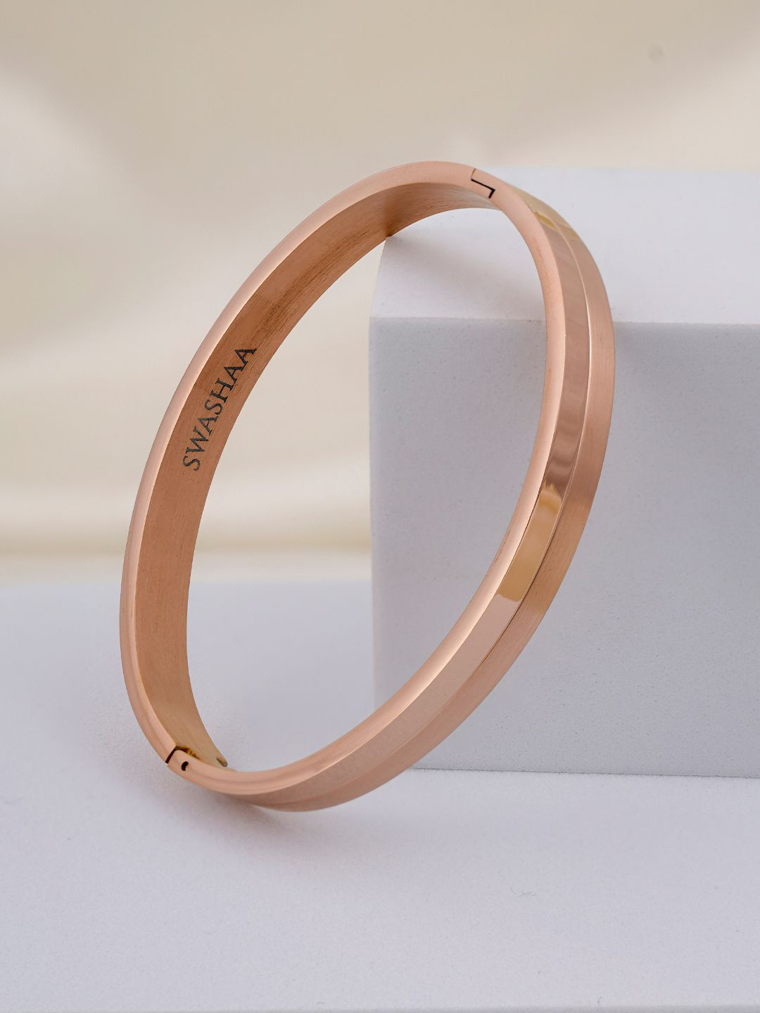 

SWASHAA Men Benjomia Stainless Steel Rose Gold-Plated Kada Bracelet