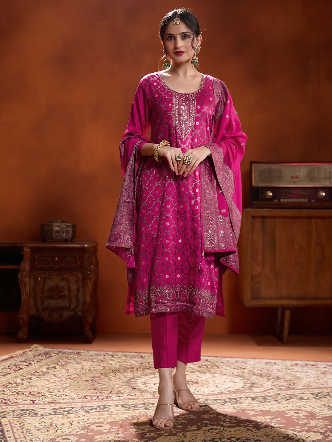 

WOMEN PLUS MEENA Floral Woven Design jacquard Kurta with Trousers & Dupatta, Pink