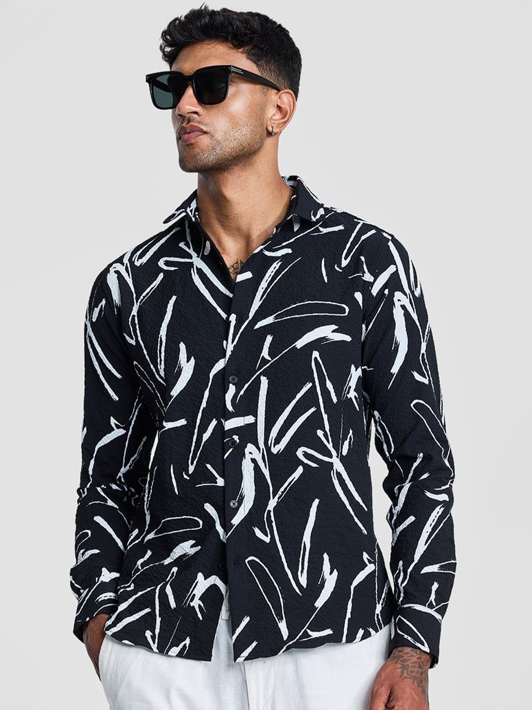 

Snitch Men Smart Spread Collar Abstract Printed Casual Shirt, Black