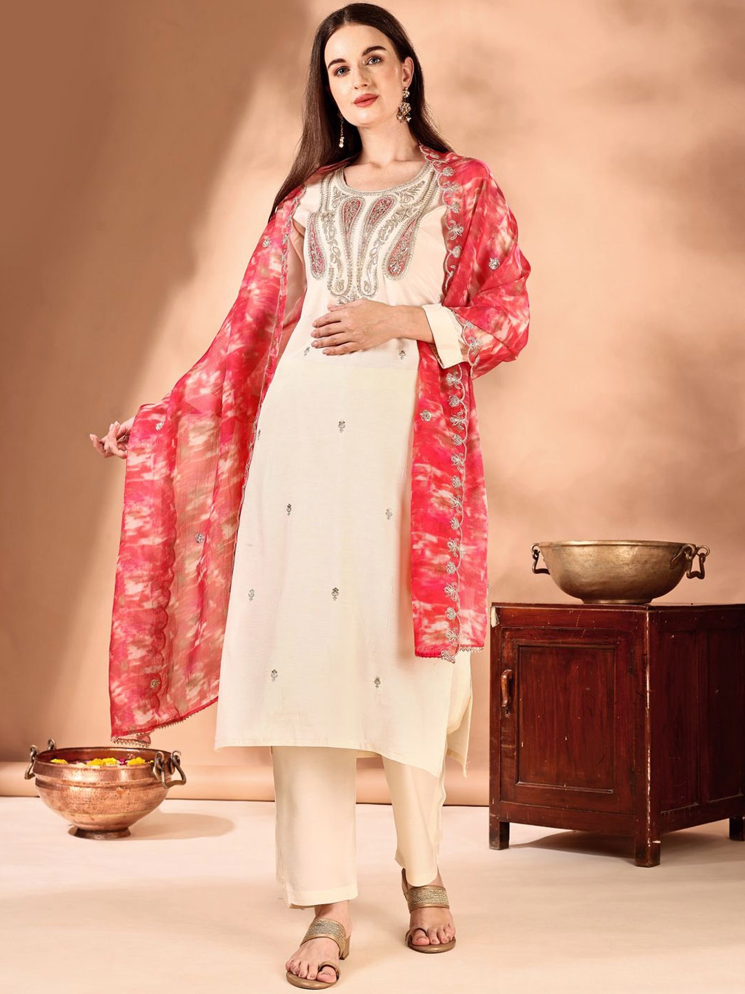 

KUNDAN FAB Floral Yoke Design Thread Work Kurta with Trouser & Dupatta, Off white
