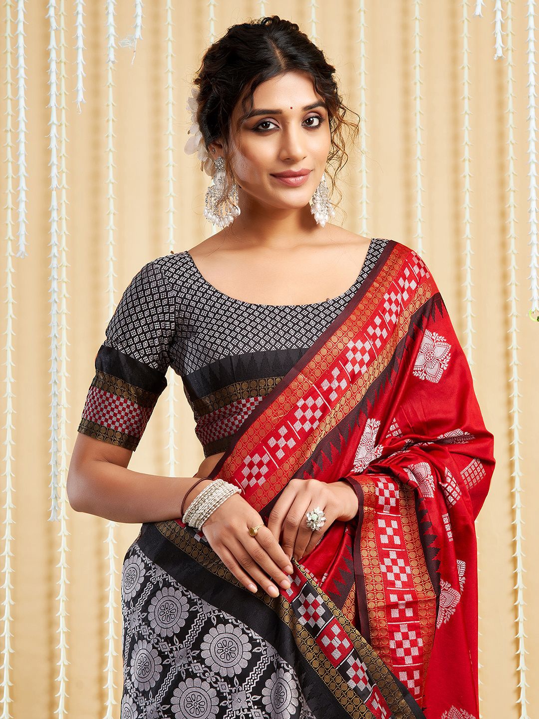 

Satrani Woven Design Zari Pure Silk Sungudi Saree, Red