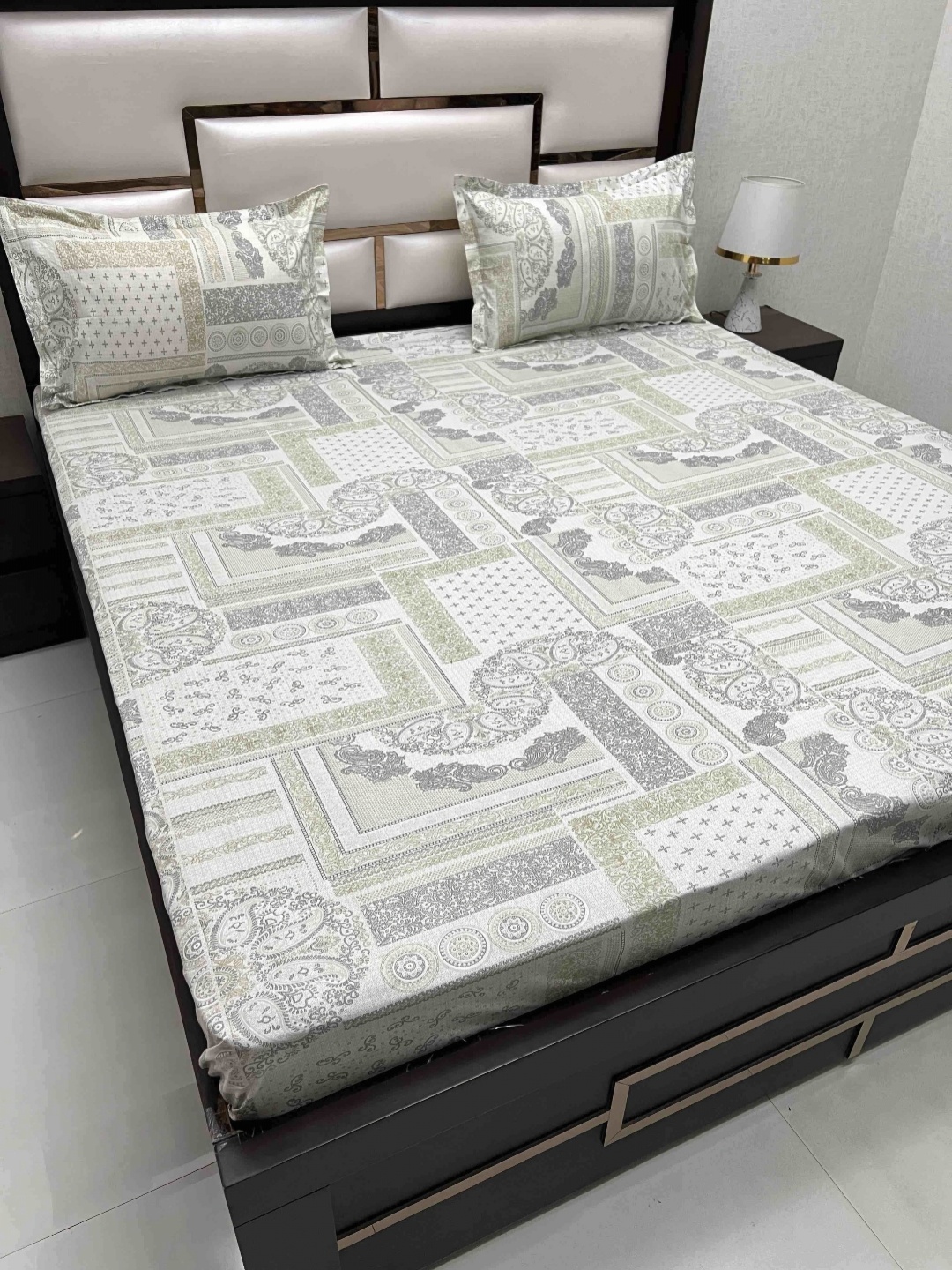 

Pure Decor Green Ethnic Motifs Pure Cotton 230 TC King Bedsheet Set 2.76 m x 3.06 m