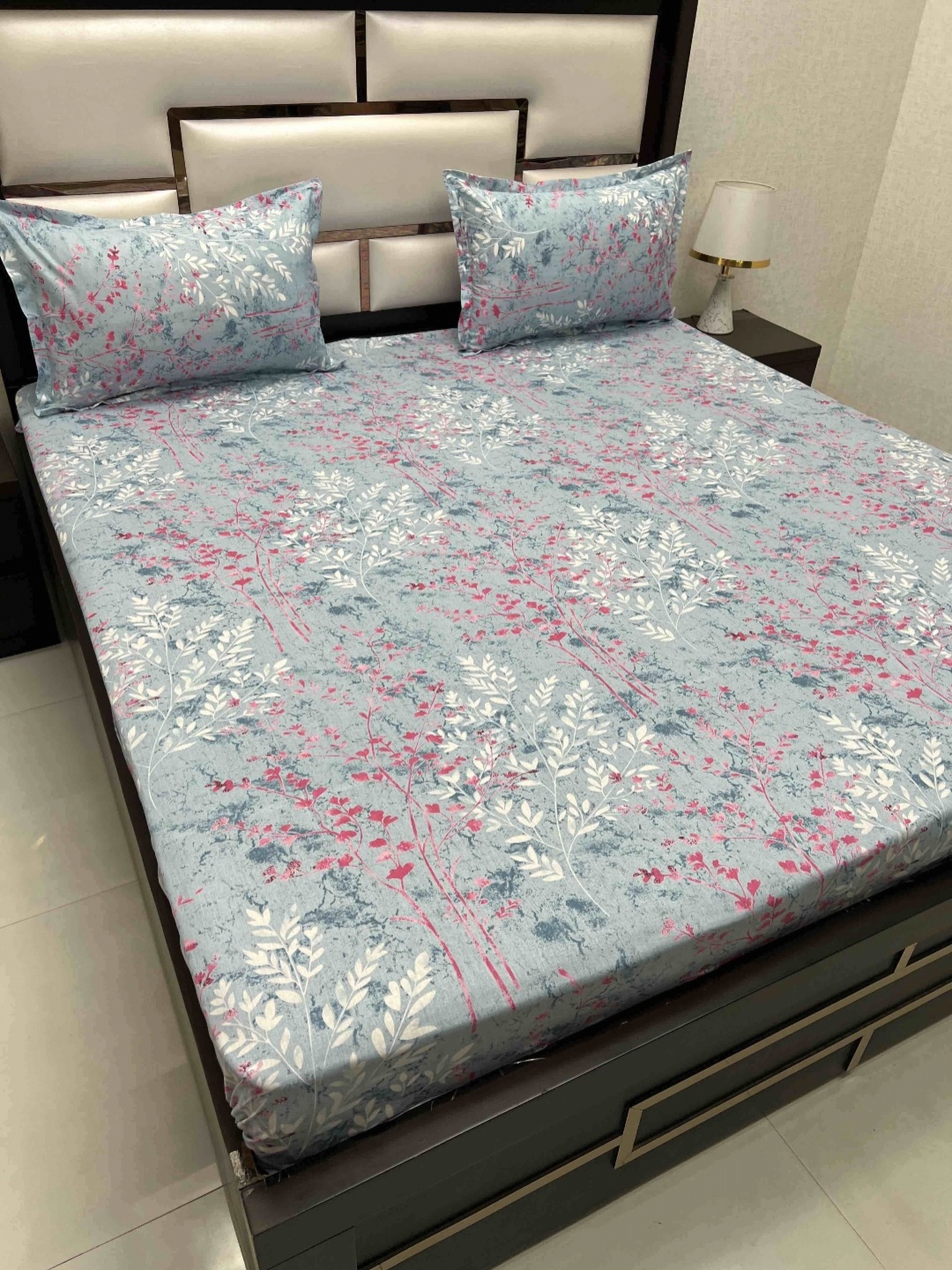 

Pure Decor Blue & White Floral Pure Cotton 230 TC King Bedsheet Set 2.76 m x 3.06 m