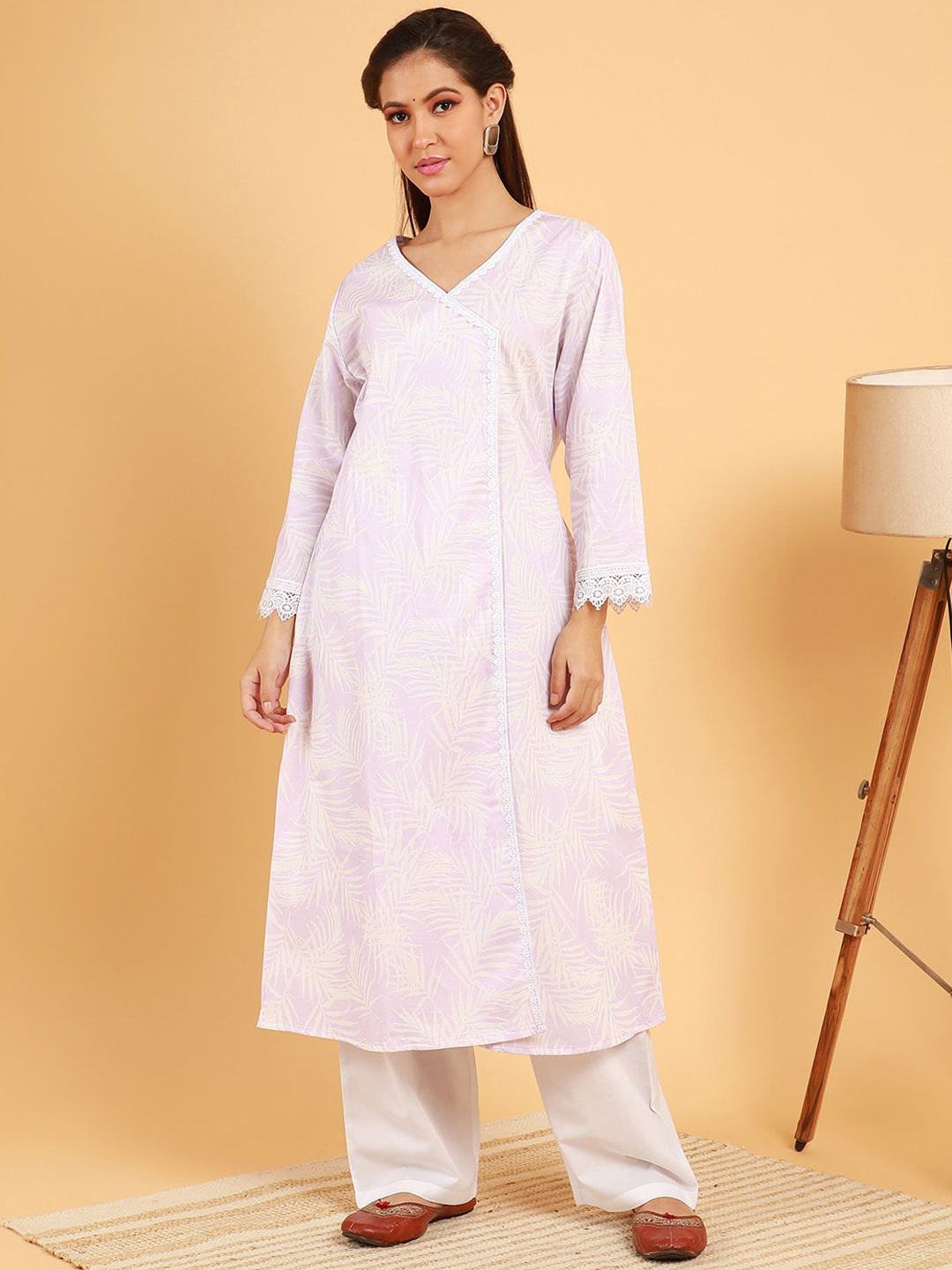 

QISSA Floral Printed Gotta Patti Kurta with Trouser, Pink