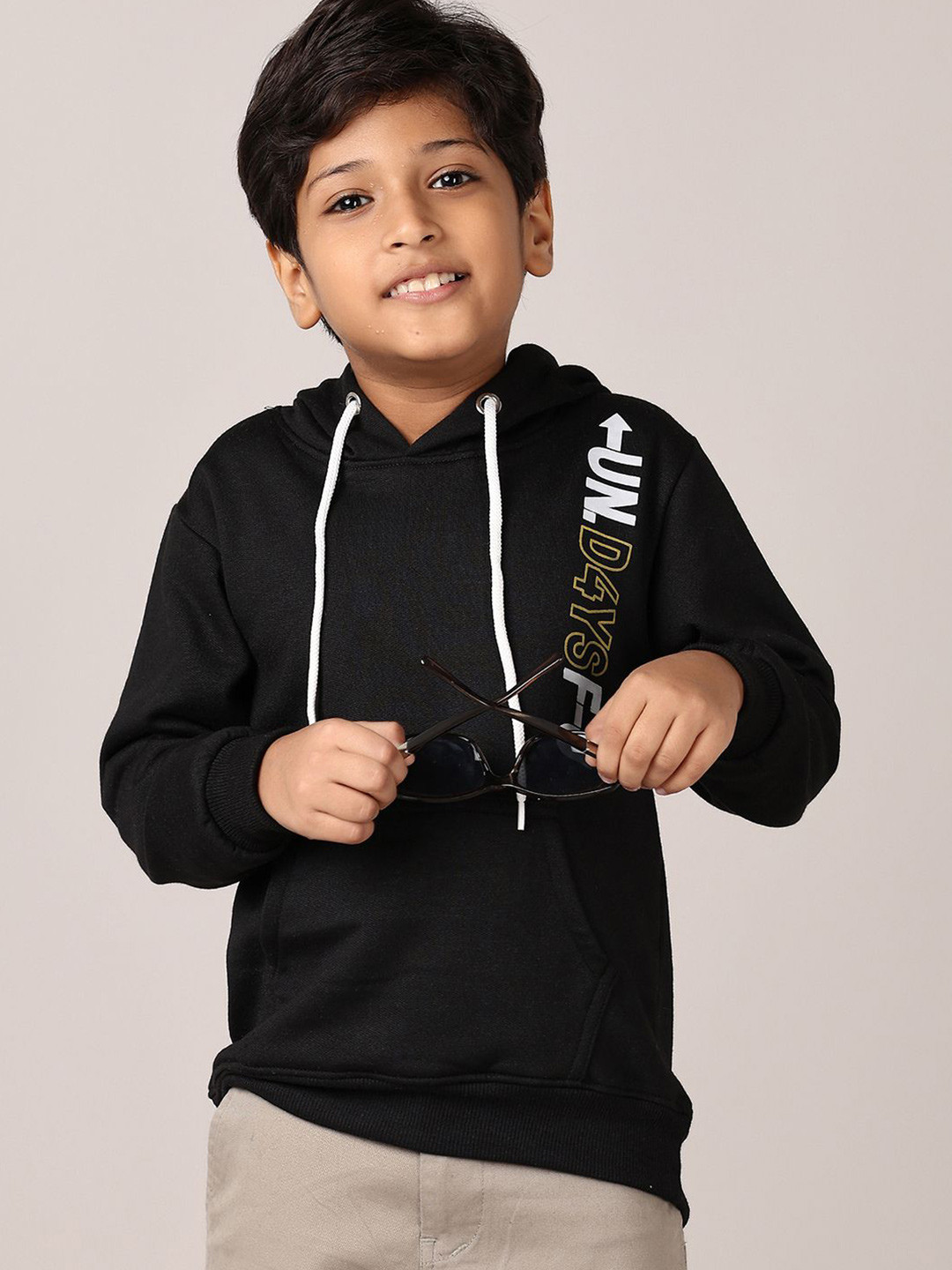 

V-Mart Boys Printed Sweatshirt, Black