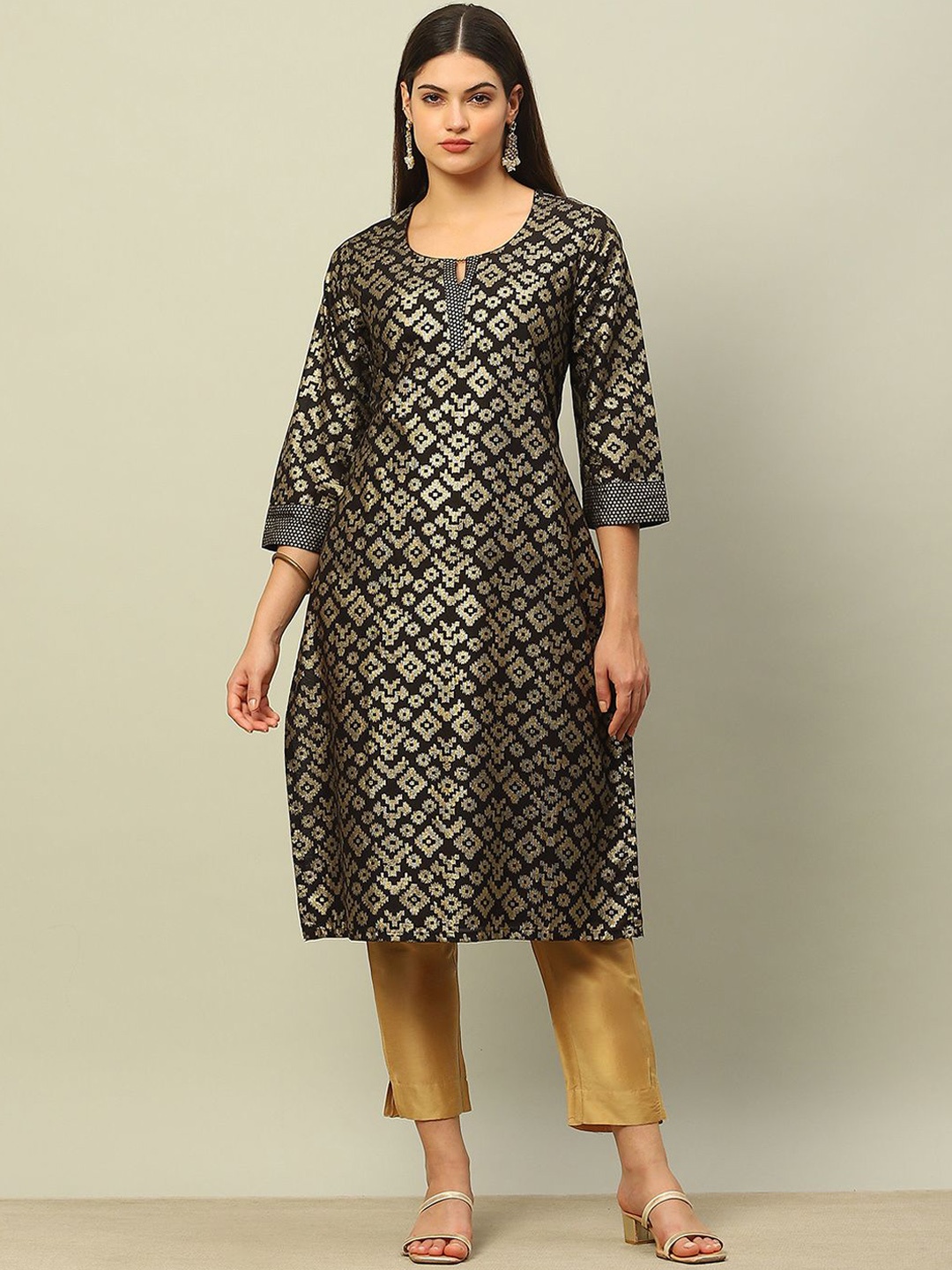 

Rangriti Geometric Printed Three-Quarter Sleeves Pure Cotton Straight Kurta, Black