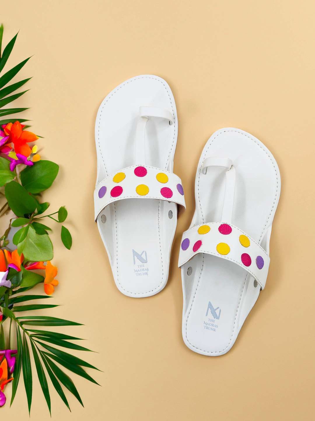

THE MADRAS TRUNK Women Printed Open Toe Kolhapuri Flats, White