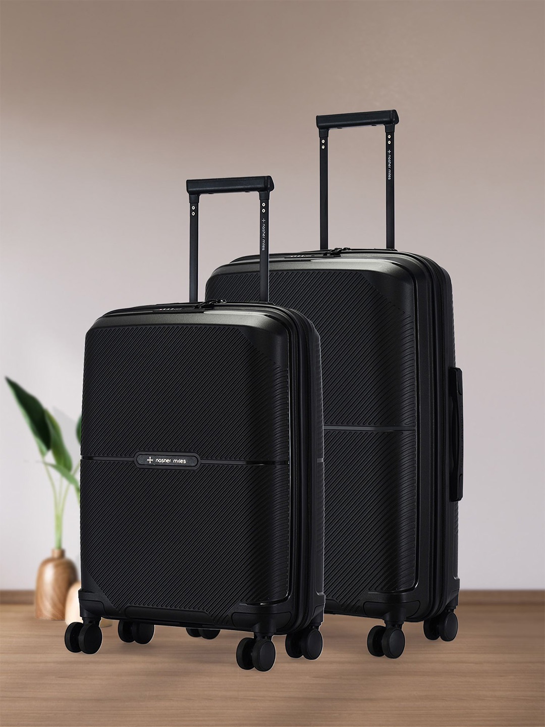 

Nasher Miles Hawaii Polypropylene TSA Lock Set of 2 S/M Black Trolley Bags (55-65 cm)