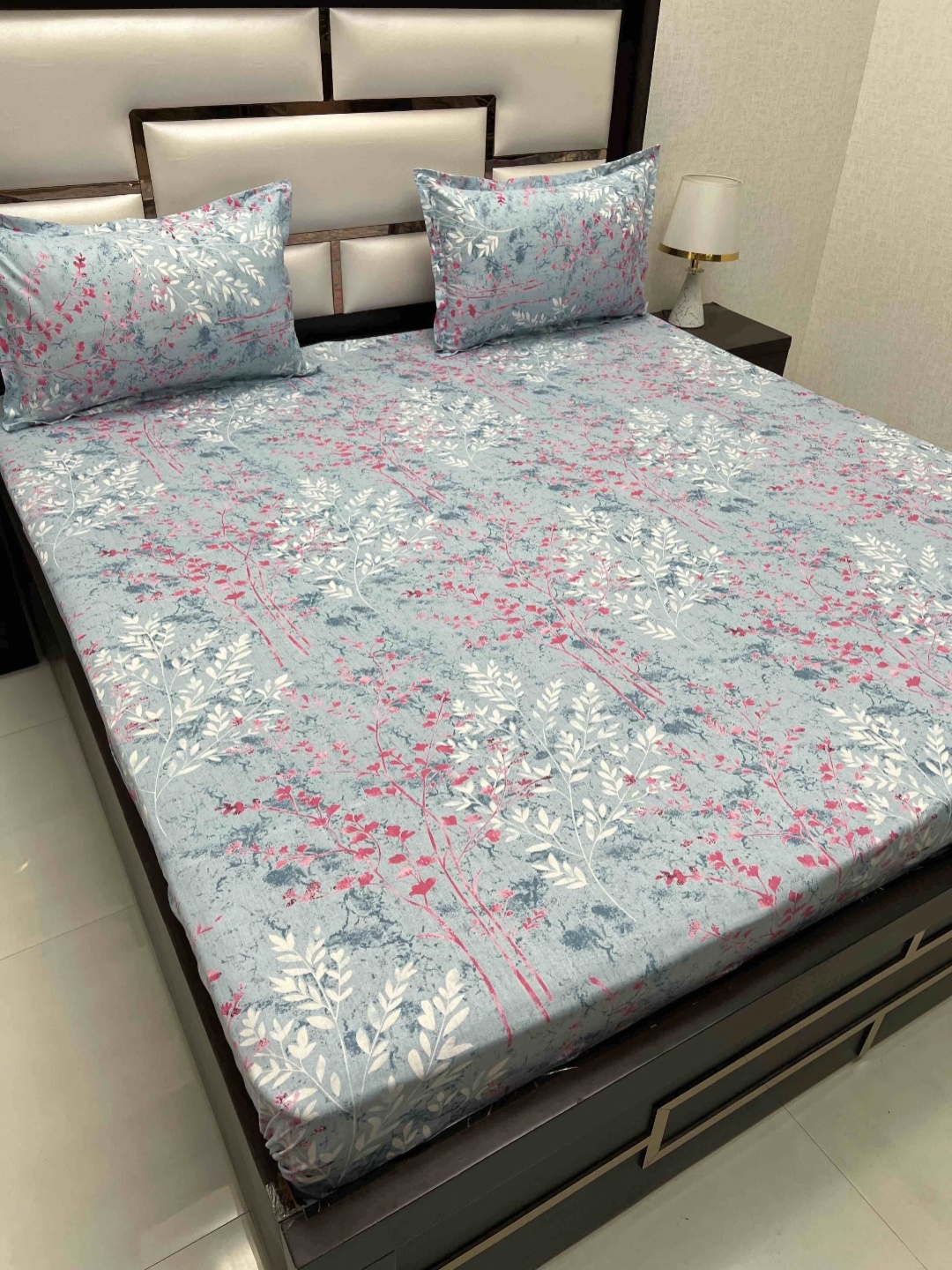 

Pure Decor Blue & White Pure Cotton 240 TC Floral King Bedsheet Set 2.74 m x 3.06 m