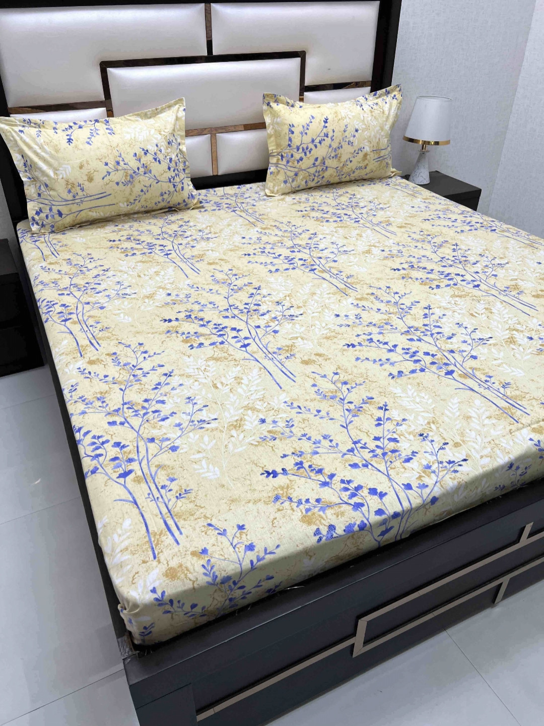 

Pure Decor Yellow & Blue Floral Pure Cotton 240 TC King Bedsheet Set 2.74 m x 3.06 m