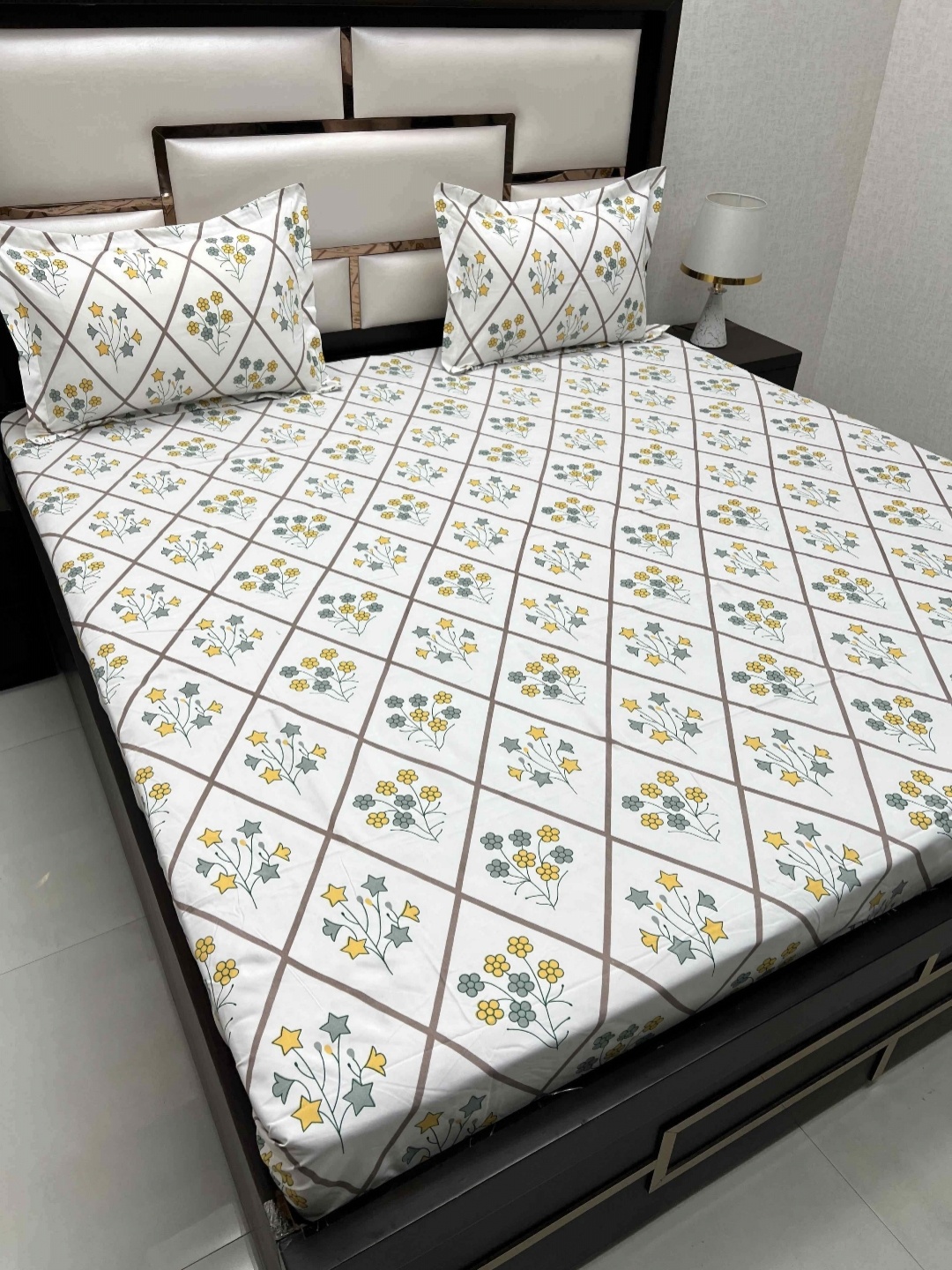 

Pure Decor Queen Size Double Bedsheet With 2 Pillow Covers 2.28m X 2.54m, White