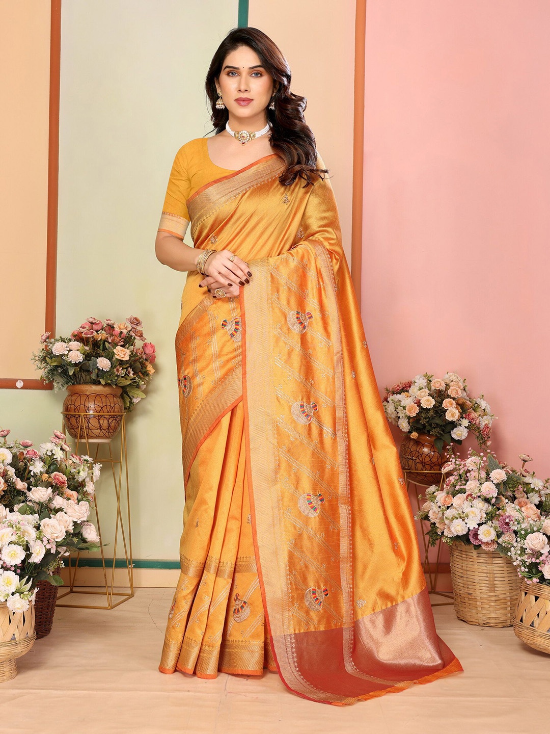 

Sidhidata Woven Design Zari Silk Blend Fusion Kanjeevaram Saree, Gold