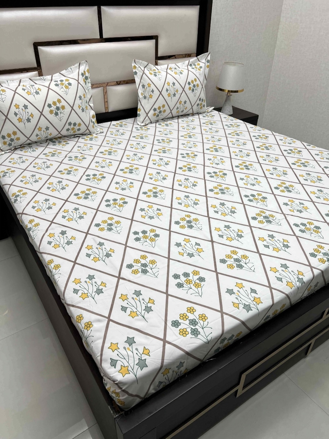 

Pure Decor Queen Size Double Bedsheet With 2 Pillow Covers 2.28m X 2.54m, White