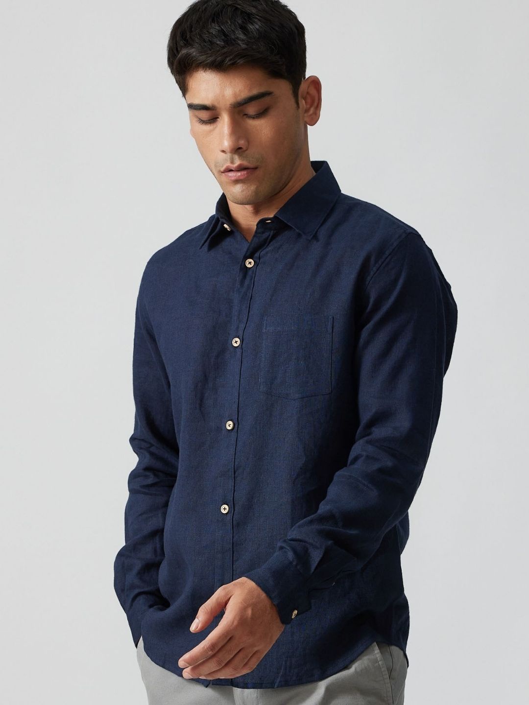 

Creatures of Habit Men Linen Shirt, Navy blue