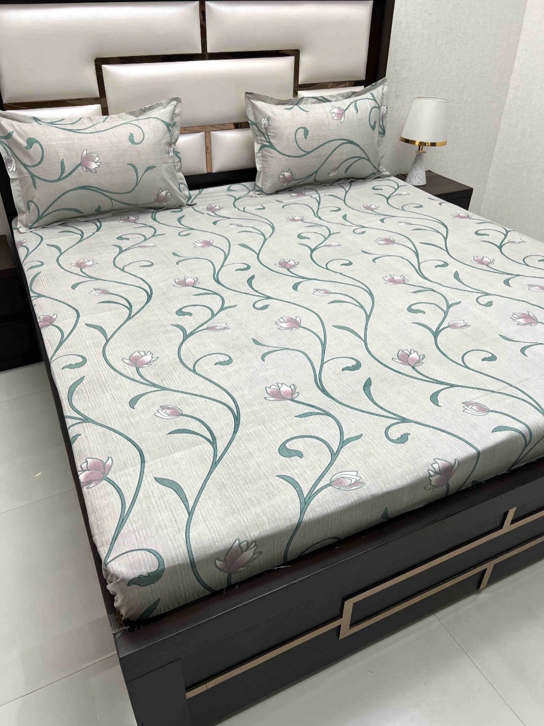 

Pure Decor Green & Grey Floral Pure Cotton 250 TC King Bedsheet Set 2.73 m x 3.06 m