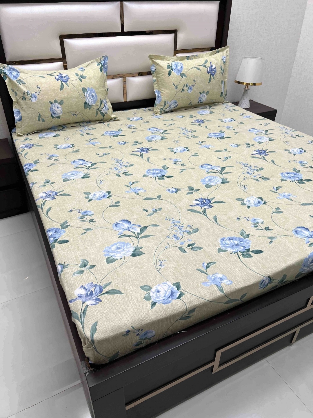 

Pure Decor Velar Green Floral Pure Cotton 300 TC Super King Bedsheet Set-2.73 m x 3.04 m